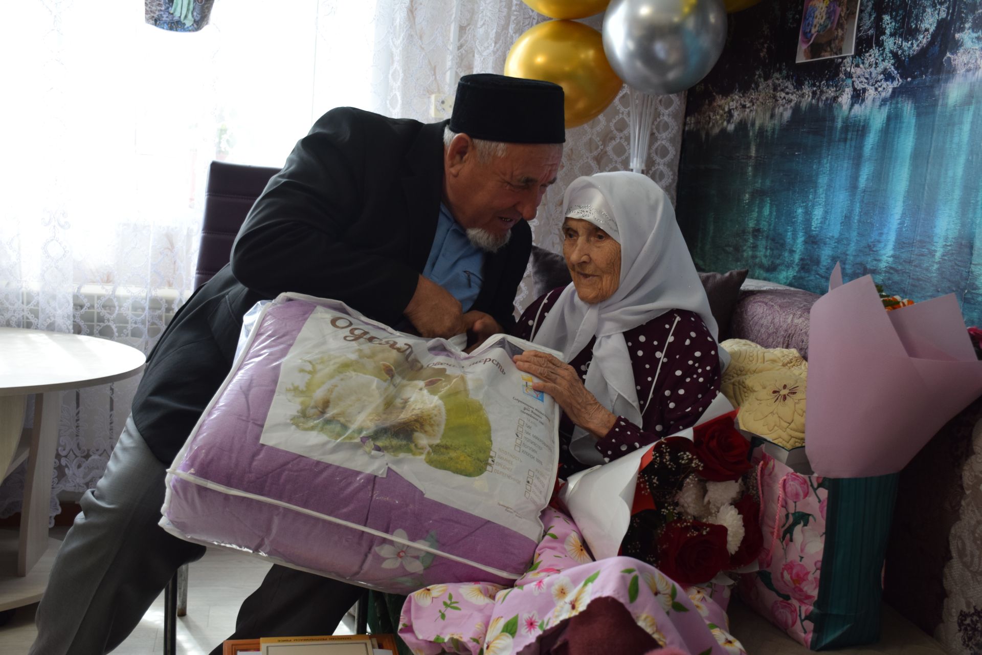 Уважаемая учительница из села Новое Иглайкино Файзя Валиахметовна Губайдуллина отмечает столетний юбилей