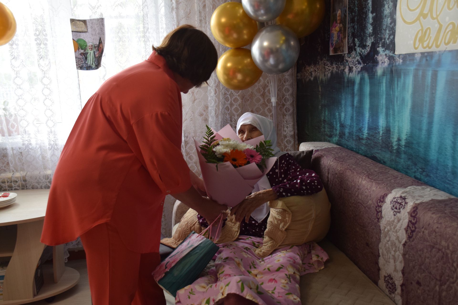 Уважаемая учительница из села Новое Иглайкино Файзя Валиахметовна Губайдуллина отмечает столетний юбилей