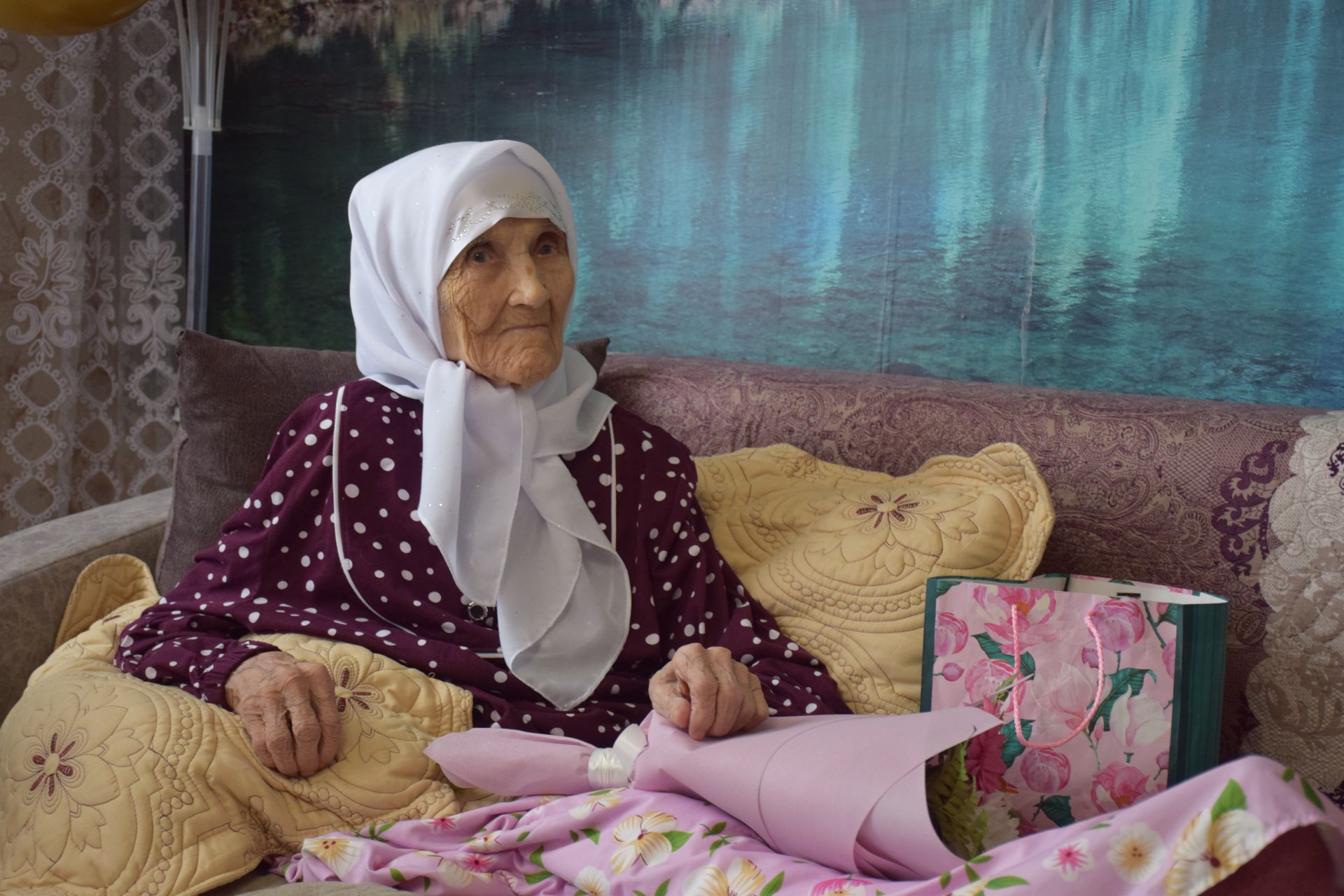 Уважаемая учительница из села Новое Иглайкино Файзя Валиахметовна Губайдуллина отмечает столетний юбилей