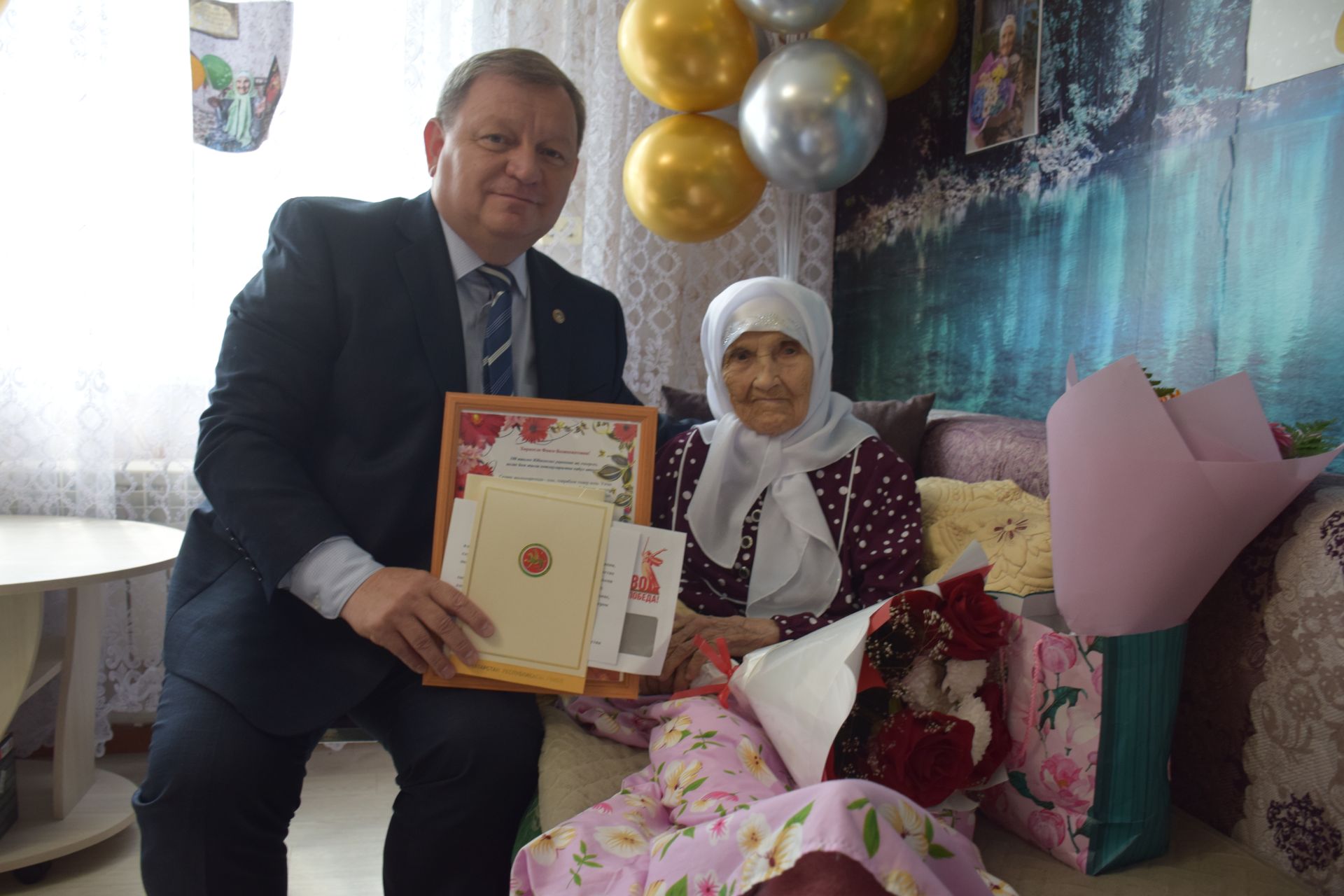 Уважаемая учительница из села Новое Иглайкино Файзя Валиахметовна Губайдуллина отмечает столетний юбилей