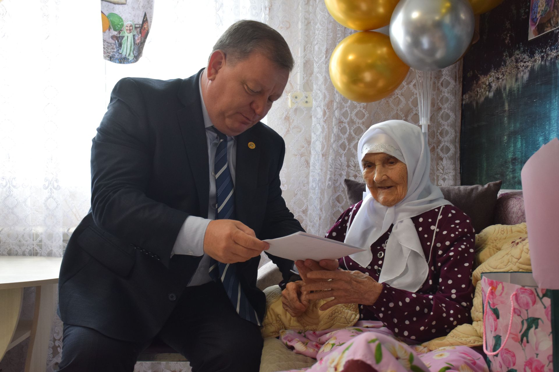 Уважаемая учительница из села Новое Иглайкино Файзя Валиахметовна Губайдуллина отмечает столетний юбилей