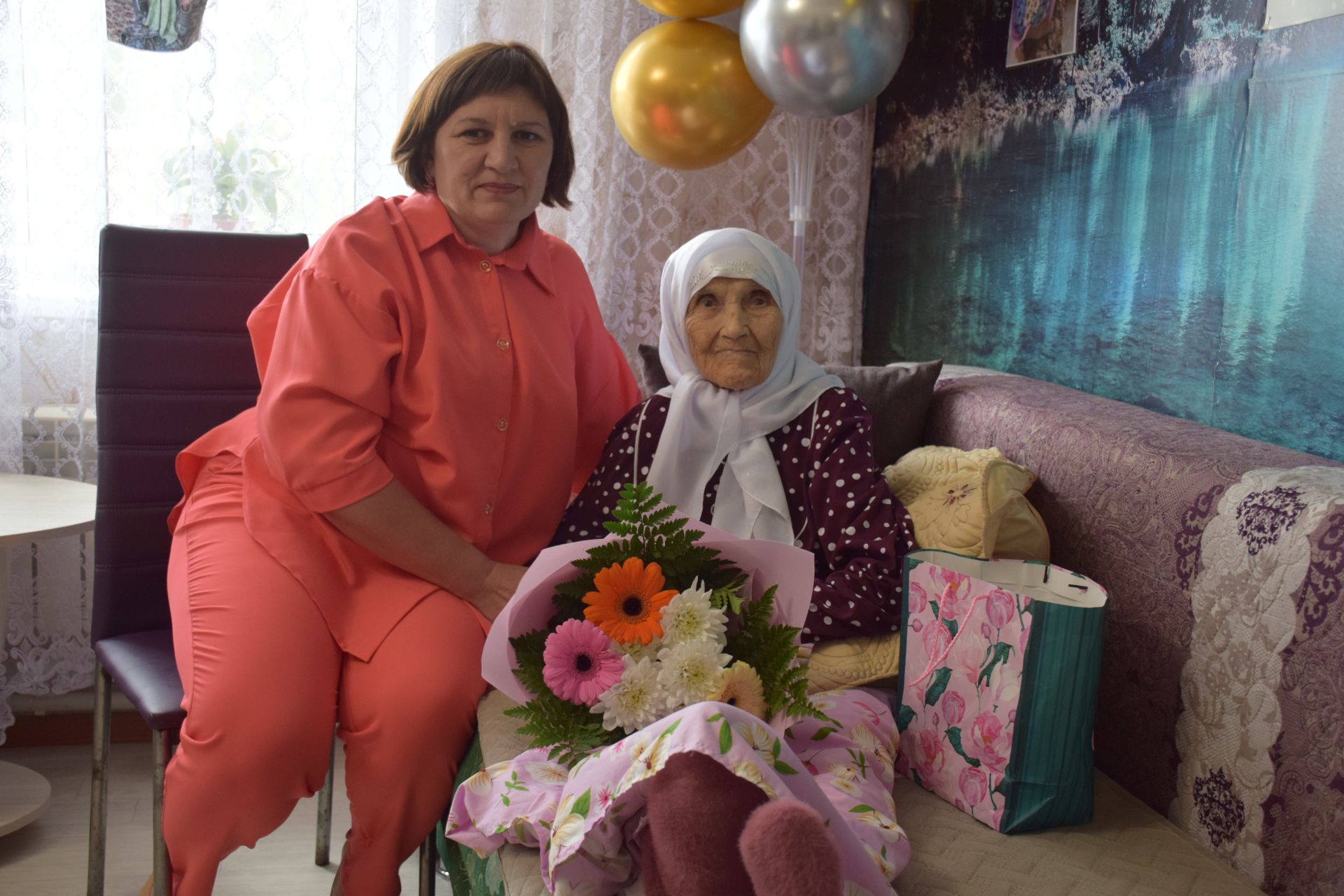 Уважаемая учительница из села Новое Иглайкино Файзя Валиахметовна Губайдуллина отмечает столетний юбилей