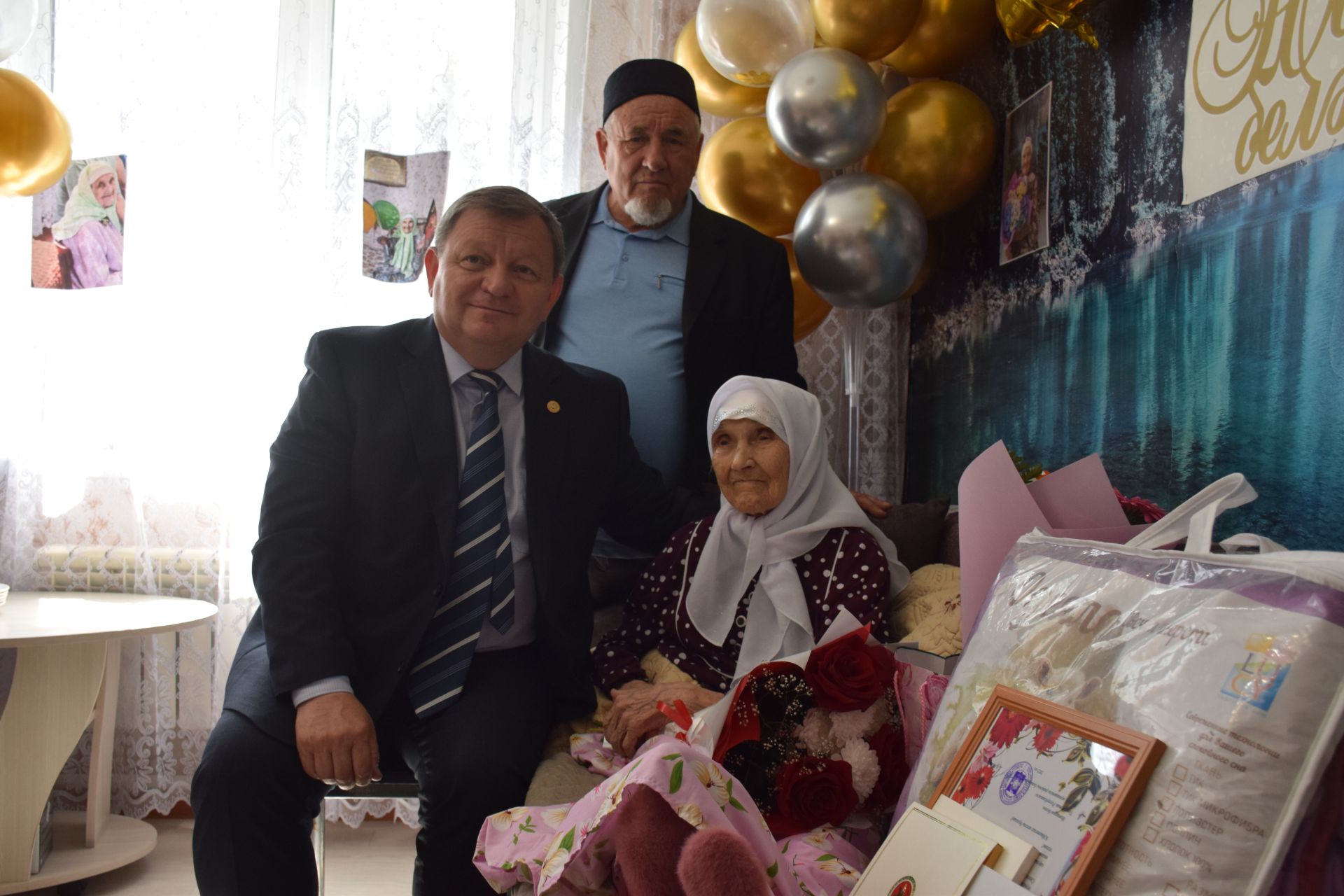 Уважаемая учительница из села Новое Иглайкино Файзя Валиахметовна Губайдуллина отмечает столетний юбилей