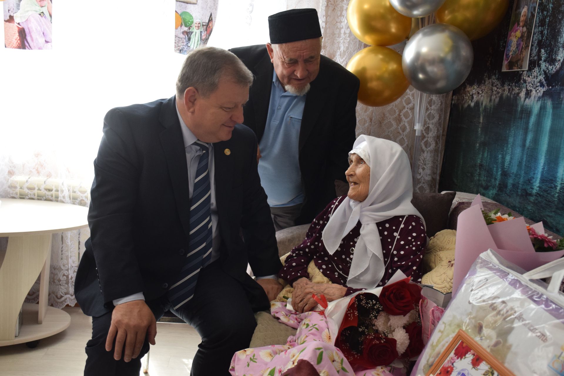 Уважаемая учительница из села Новое Иглайкино Файзя Валиахметовна Губайдуллина отмечает столетний юбилей