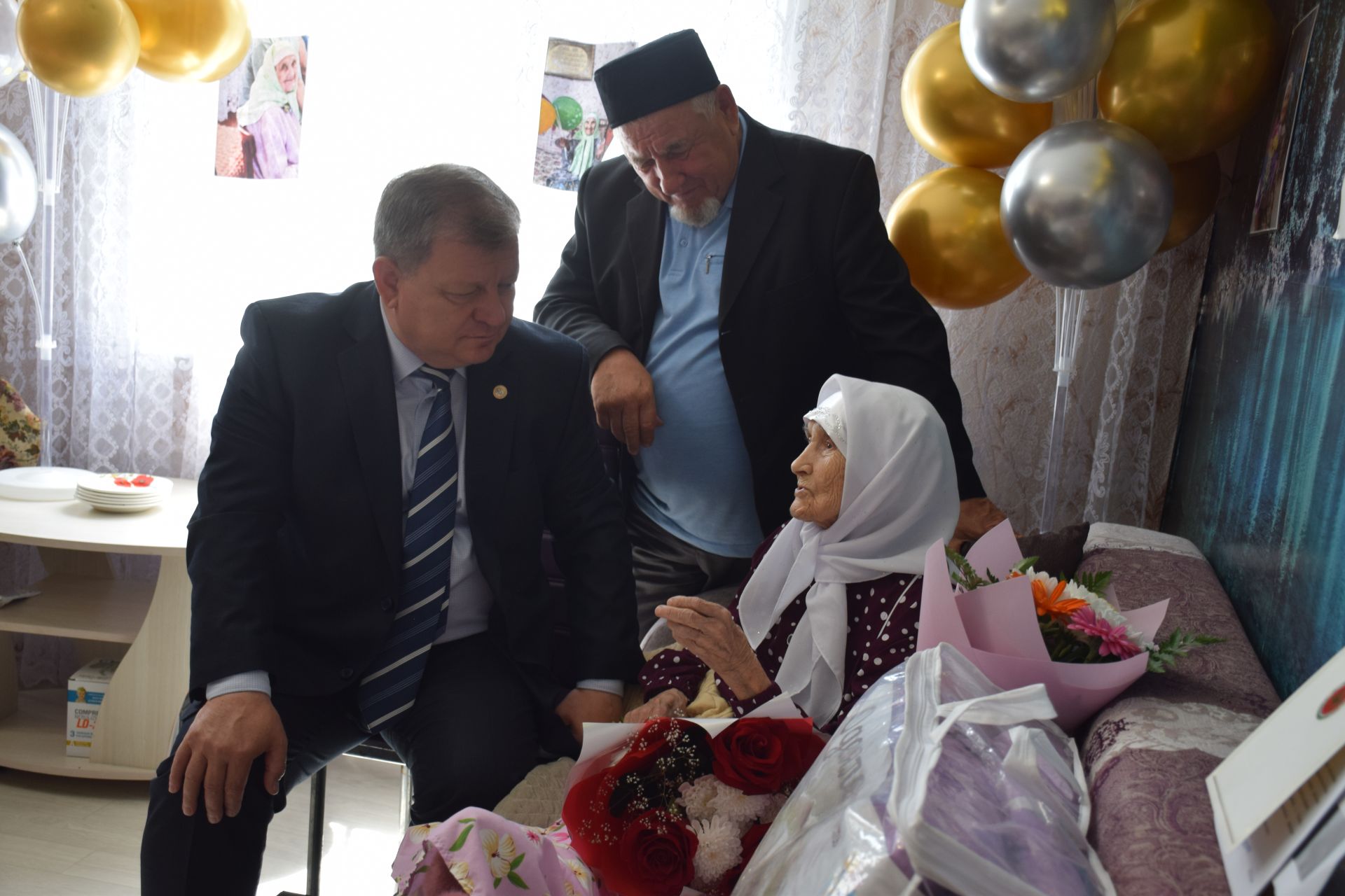 Уважаемая учительница из села Новое Иглайкино Файзя Валиахметовна Губайдуллина отмечает столетний юбилей