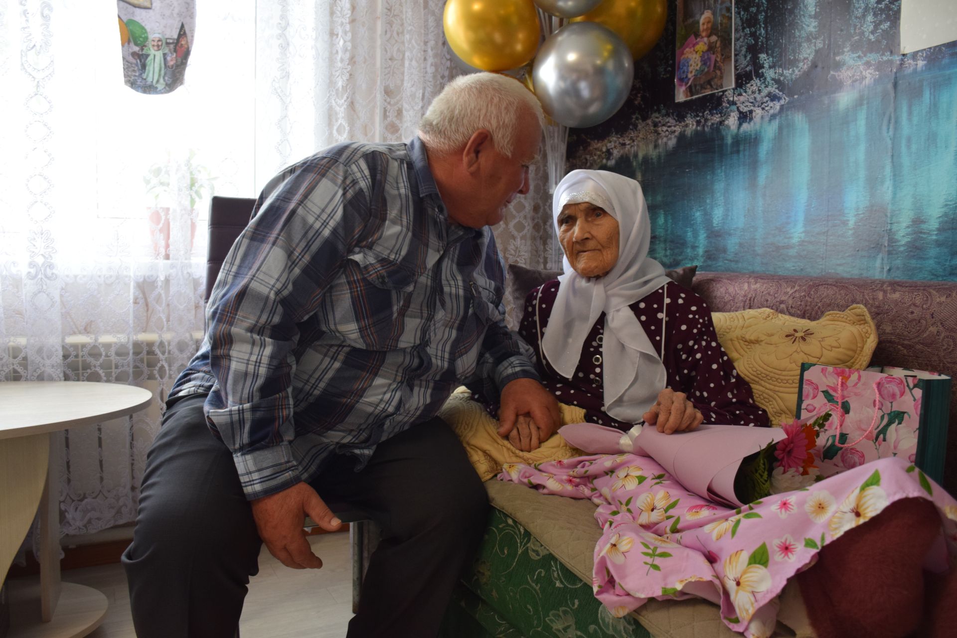 Уважаемая учительница из села Новое Иглайкино Файзя Валиахметовна Губайдуллина отмечает столетний юбилей