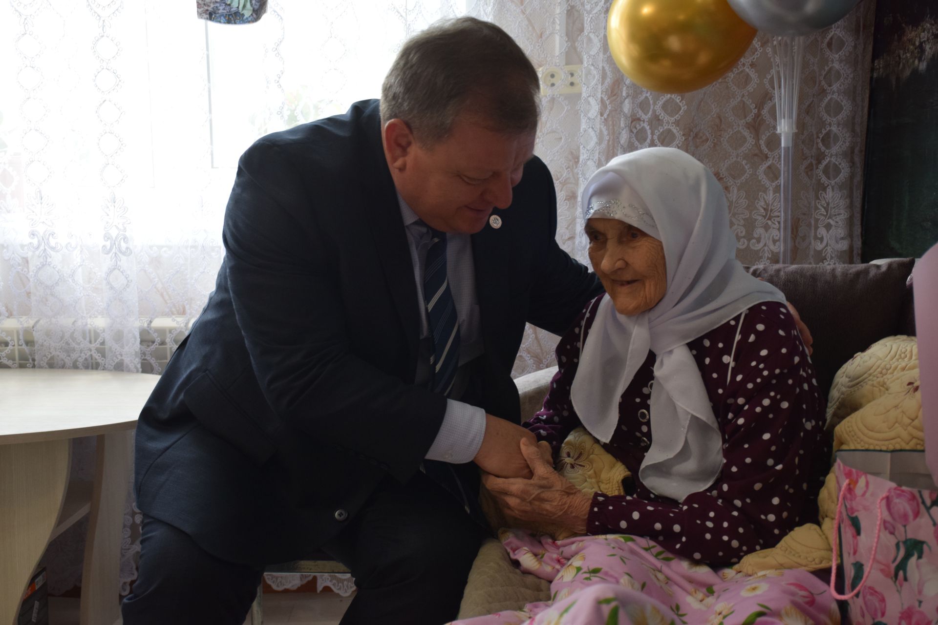 Уважаемая учительница из села Новое Иглайкино Файзя Валиахметовна Губайдуллина отмечает столетний юбилей