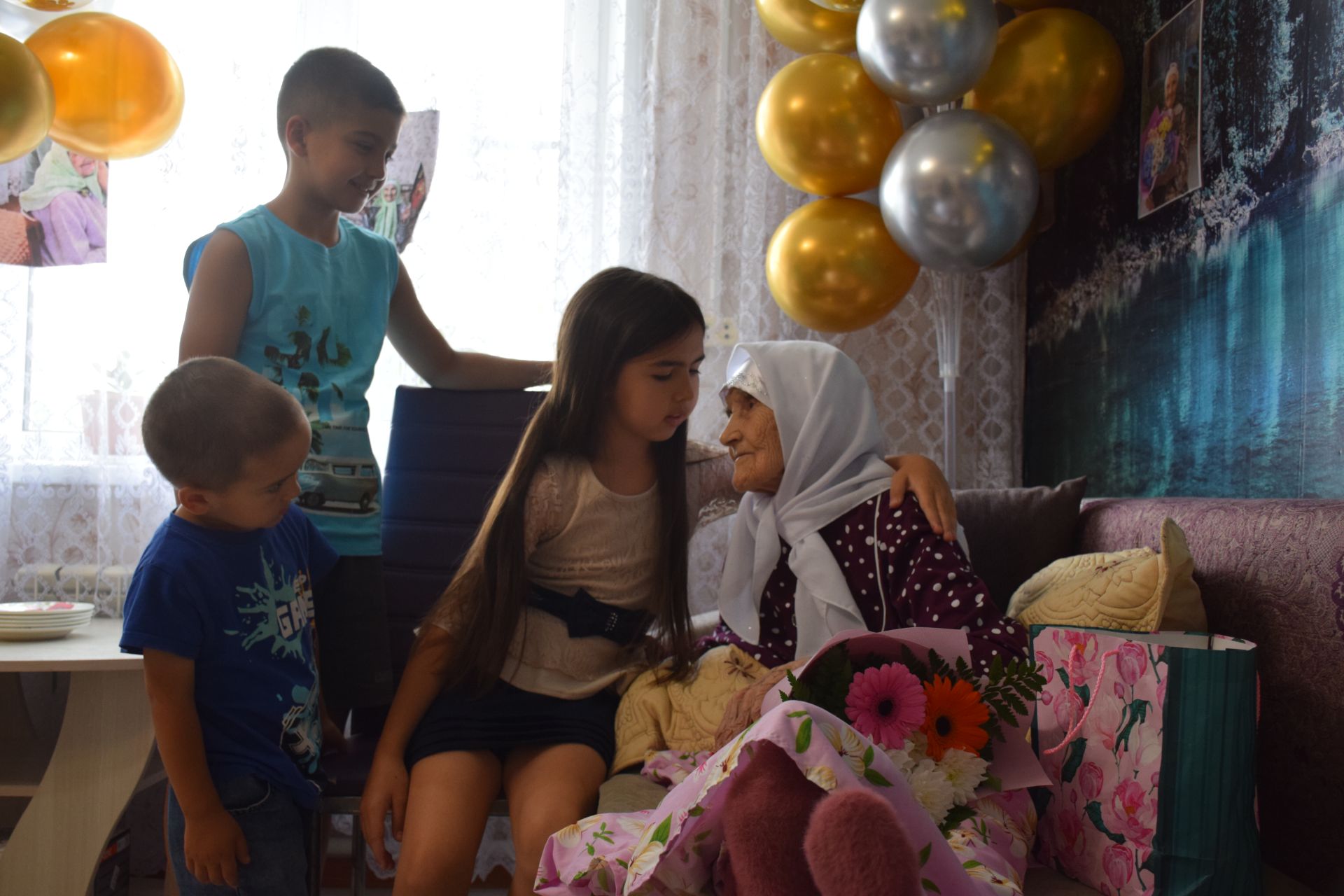 Уважаемая учительница из села Новое Иглайкино Файзя Валиахметовна Губайдуллина отмечает столетний юбилей