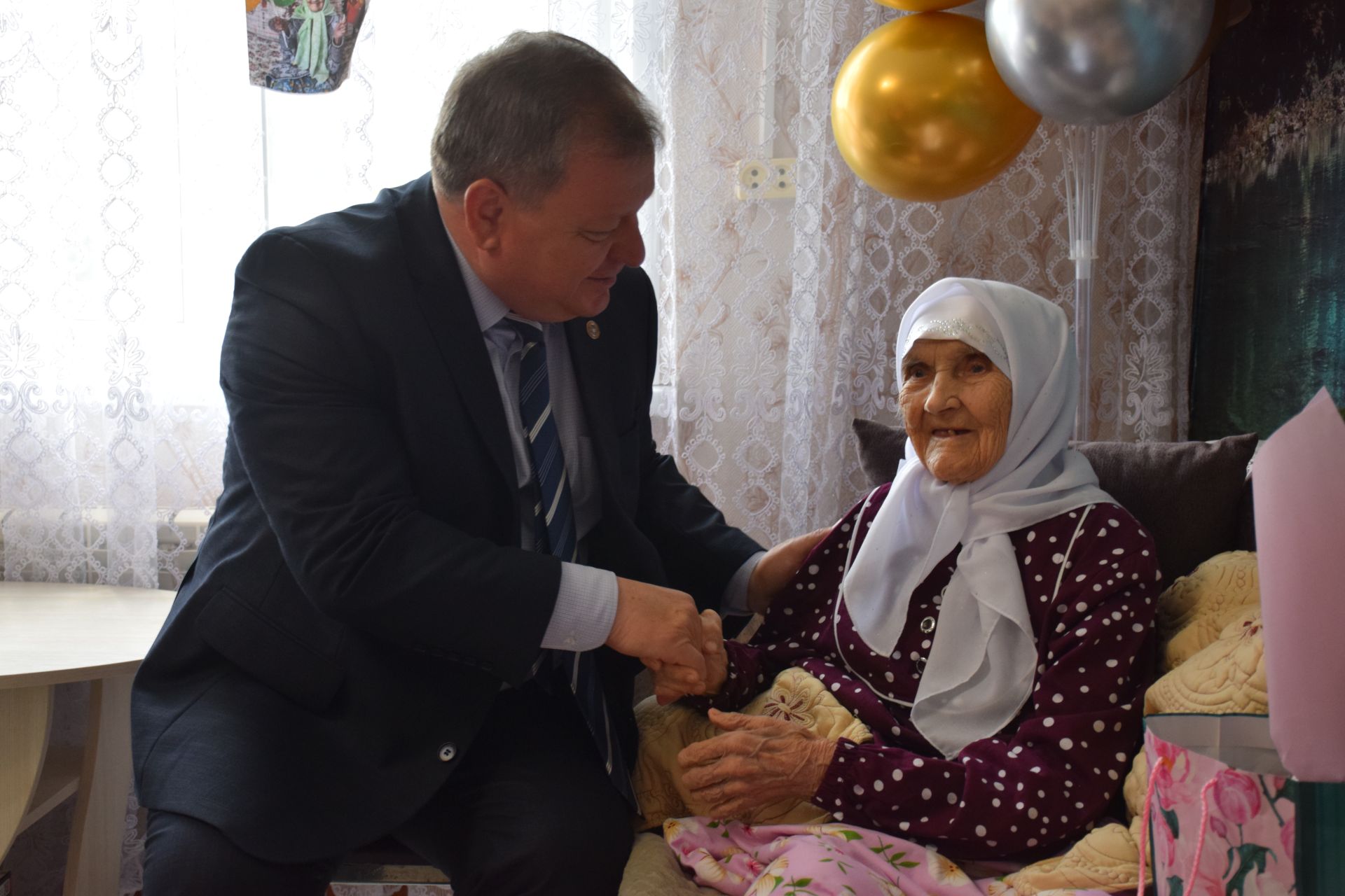 Уважаемая учительница из села Новое Иглайкино Файзя Валиахметовна Губайдуллина отмечает столетний юбилей