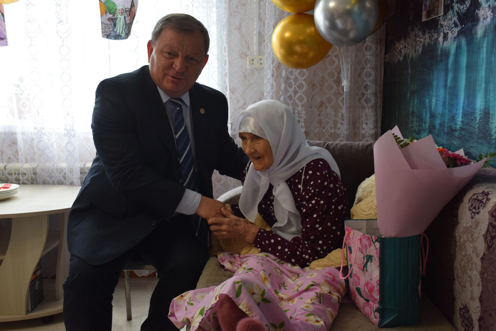 Уважаемая учительница из села Новое Иглайкино Файзя Валиахметовна Губайдуллина отмечает столетний юбилей