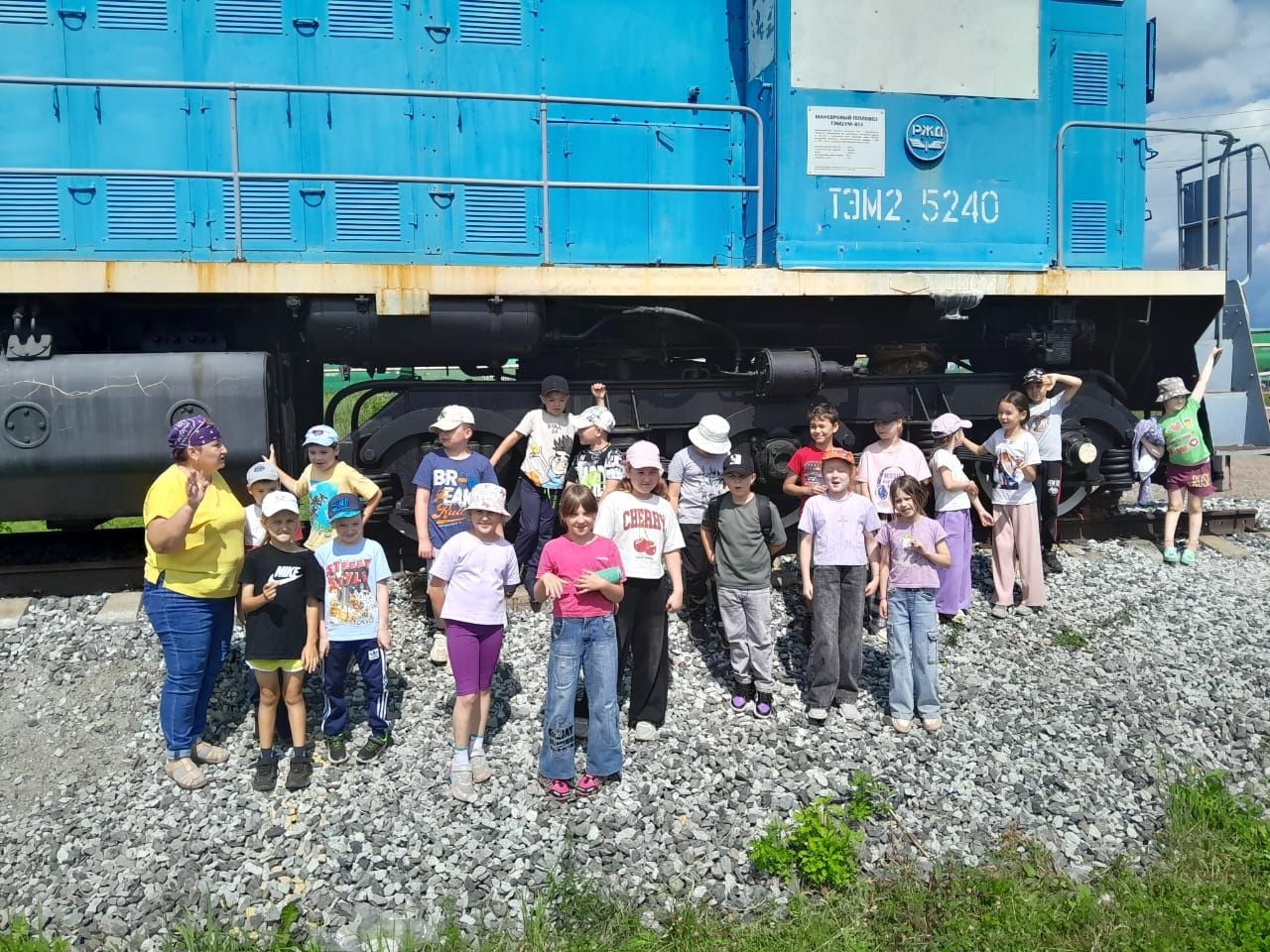 Юные исследователи из Нурлата побывали на железнодорожном вокзале