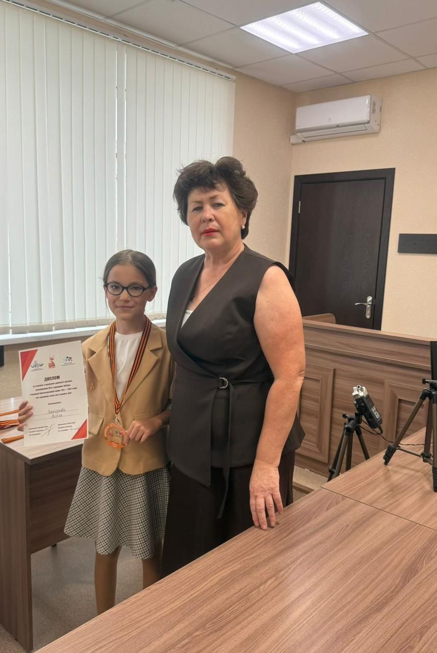 Нурлатские школьники получили награды за участие в выставке к 80-летию Победы