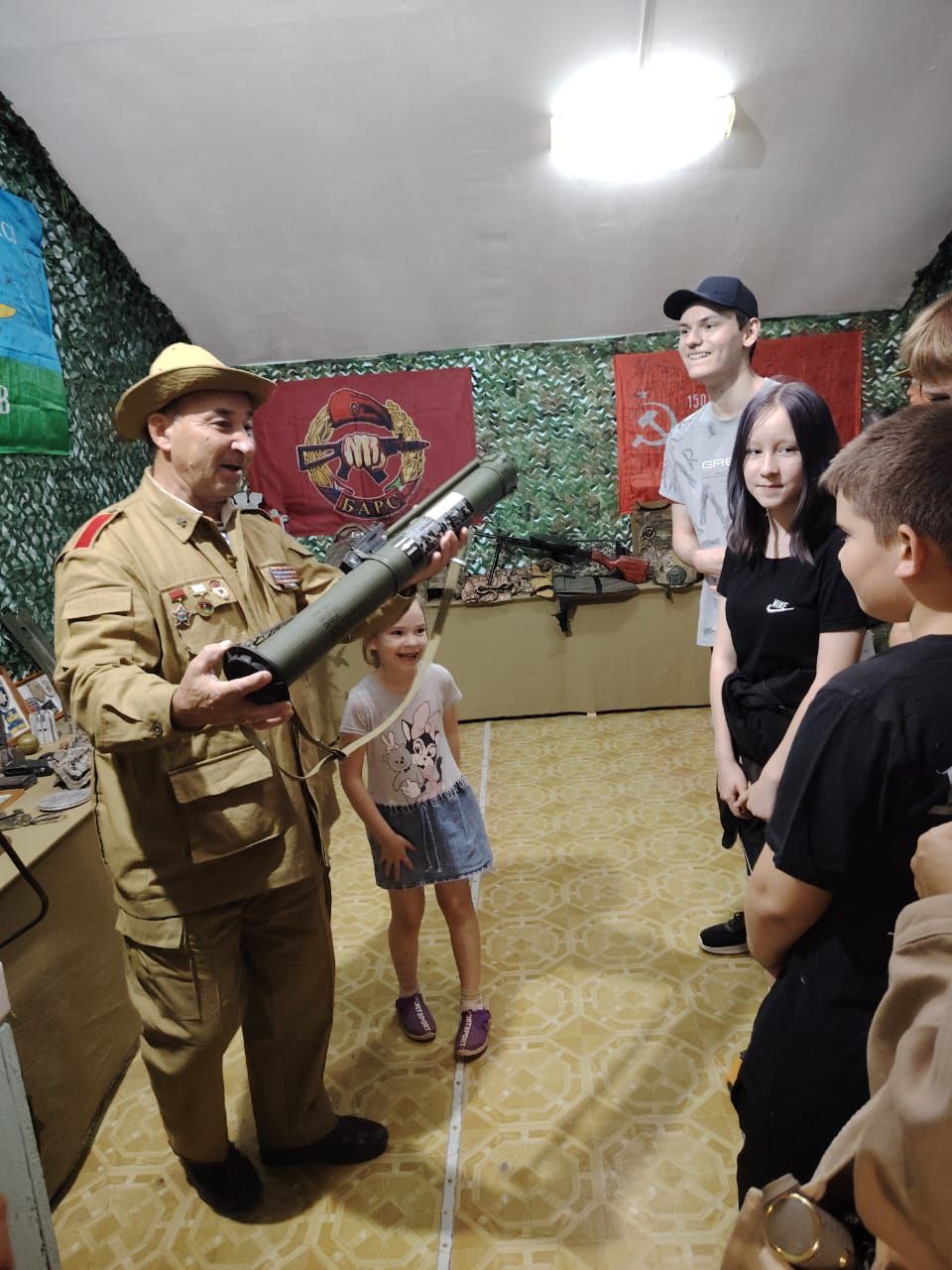 Центр «Гармония» организовал для подопечных экскурсию в военно-патриотический музей