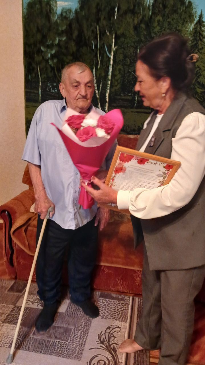 Житель Нурлата Геннадий Александрович Голубев отмечает 90-летний юбилей
