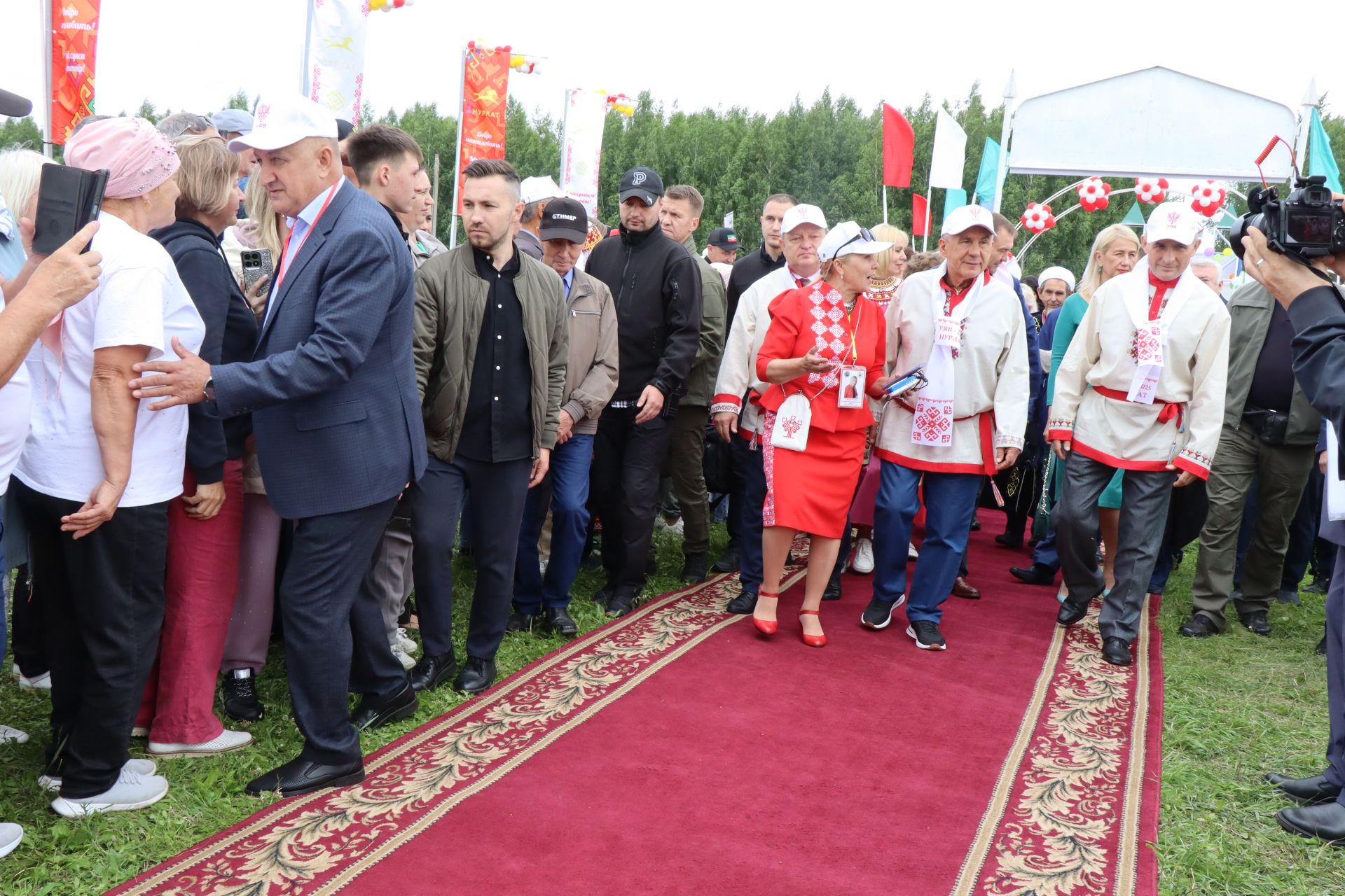 Молодожены Игорь Мамонов и Ирина Савгачева сказали «Да!» на республиканском празднике Уяв в Нурлате