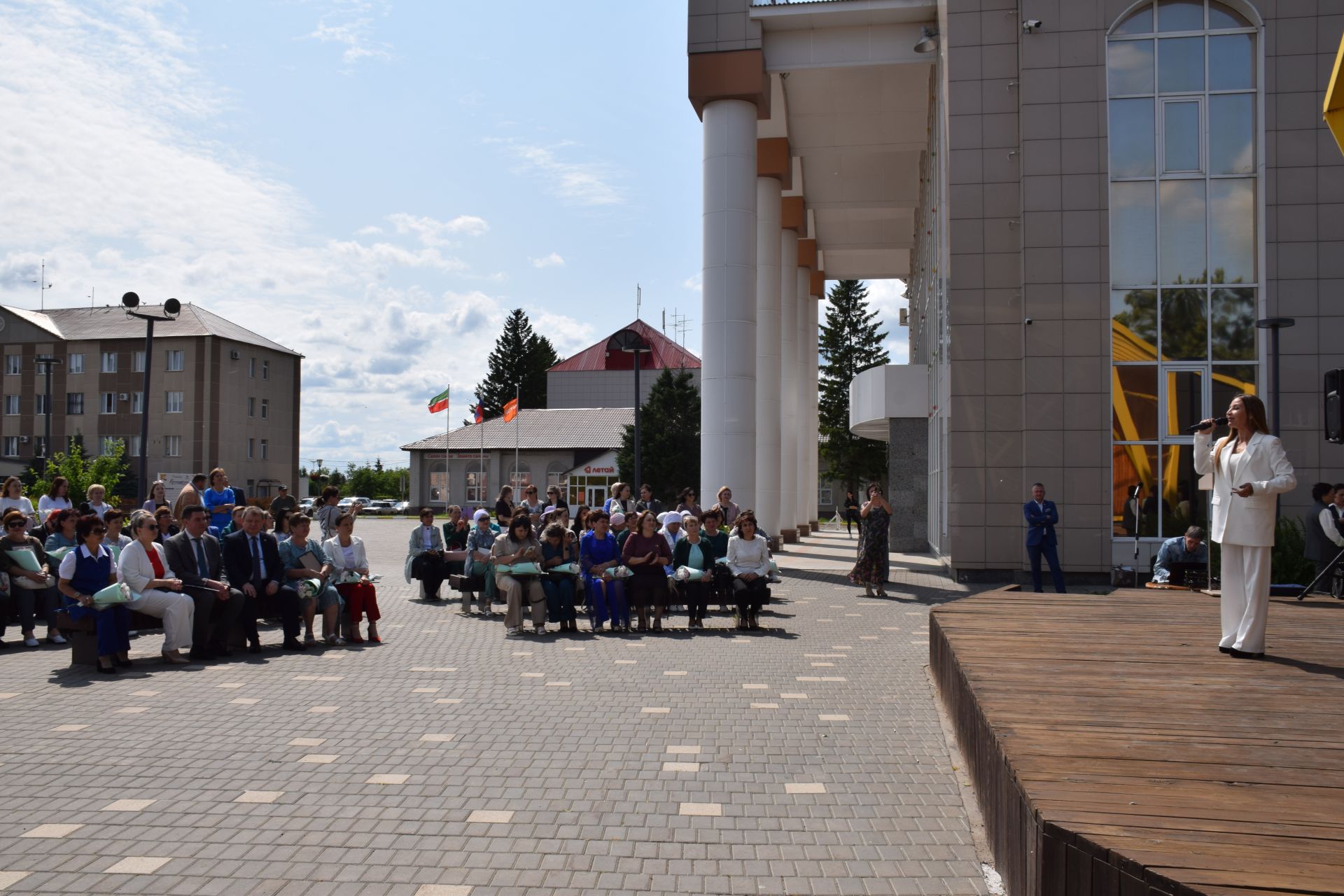 В преддверии Дня социального работника в Нурлате прошло праздничное мероприятие