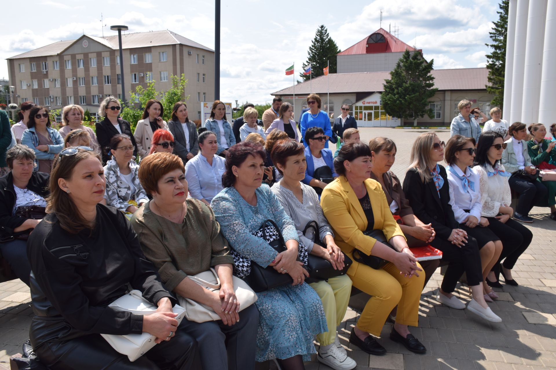 В преддверии Дня социального работника в Нурлате прошло праздничное мероприятие