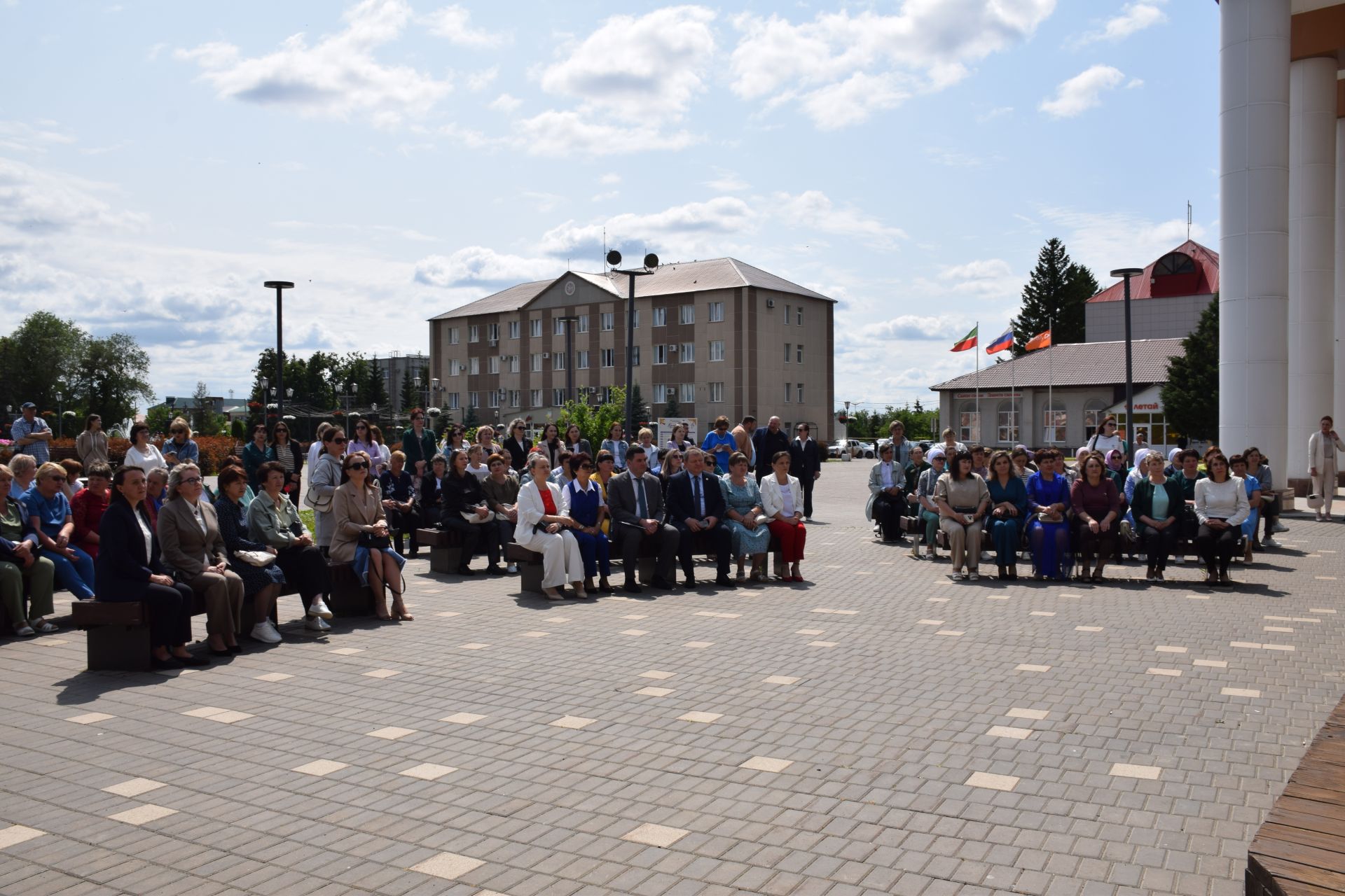 В преддверии Дня социального работника в Нурлате прошло праздничное мероприятие