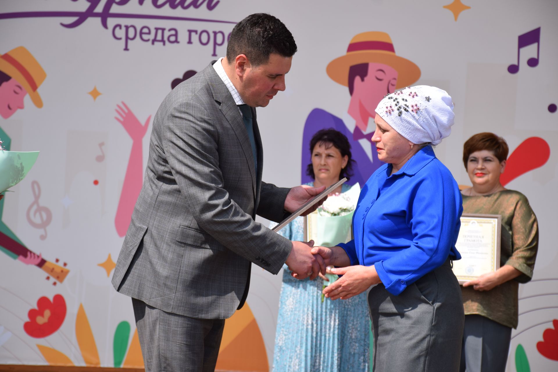 В преддверии Дня социального работника в Нурлате прошло праздничное мероприятие