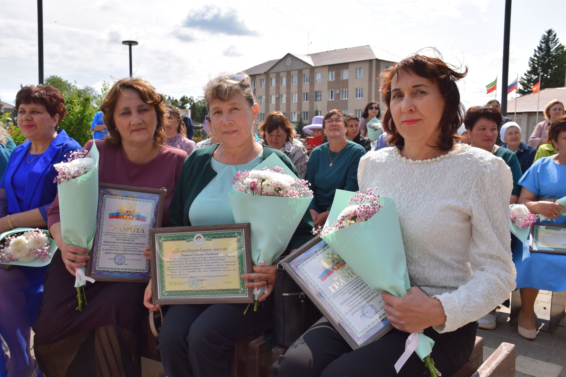 В преддверии Дня социального работника в Нурлате прошло праздничное мероприятие
