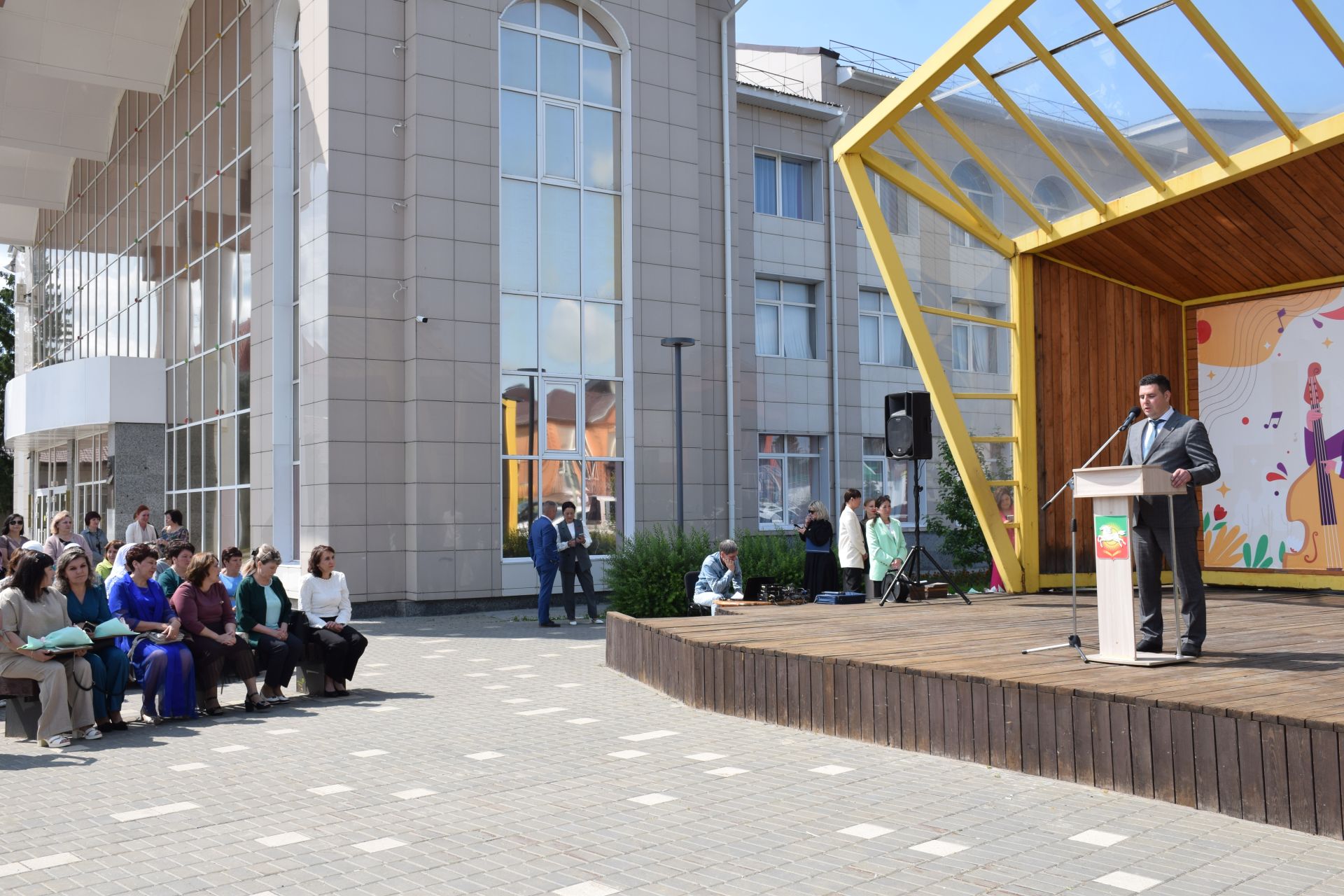 В преддверии Дня социального работника в Нурлате прошло праздничное мероприятие