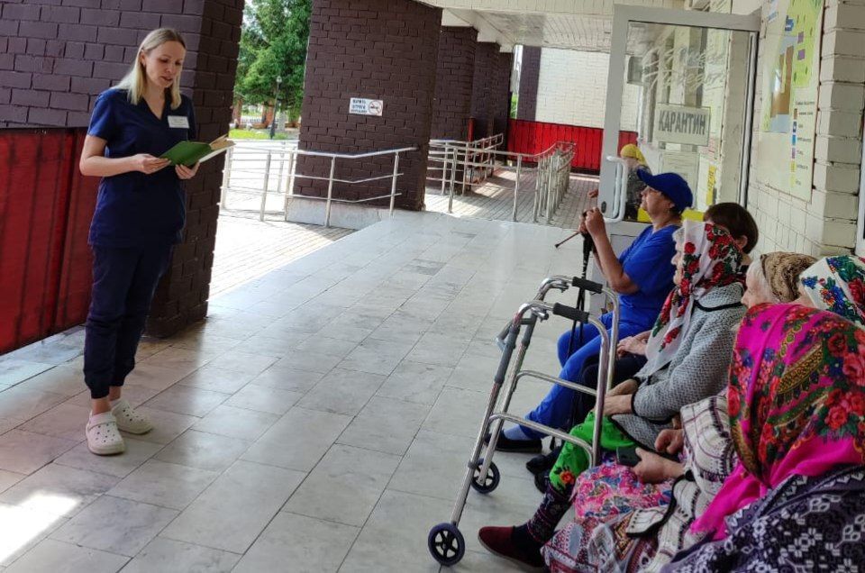 День русского языка: праздник слова и культуры в Нурлатском доме престарелых