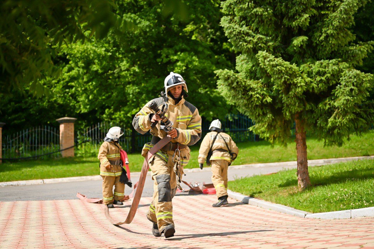Детский лагерь «Вишнёвая Поляна» встречает героев: день с пожарными ПЧ-73