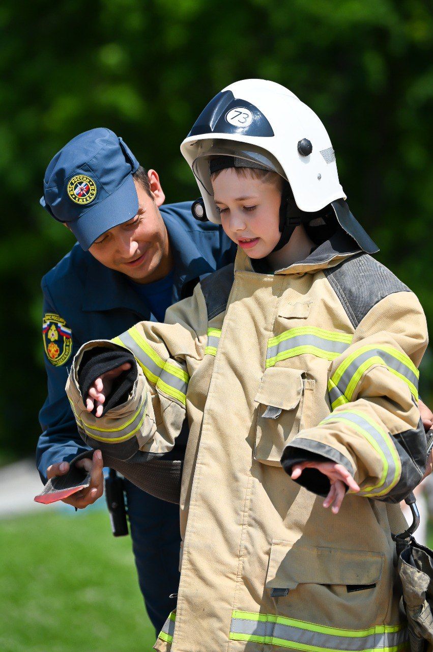 Детский лагерь «Вишнёвая Поляна» встречает героев: день с пожарными ПЧ-73