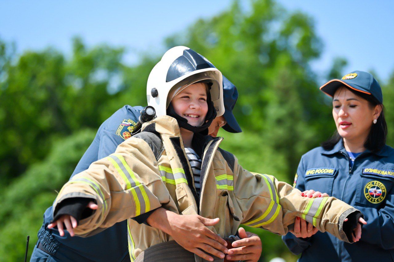 Детский лагерь «Вишнёвая Поляна» встречает героев: день с пожарными ПЧ-73