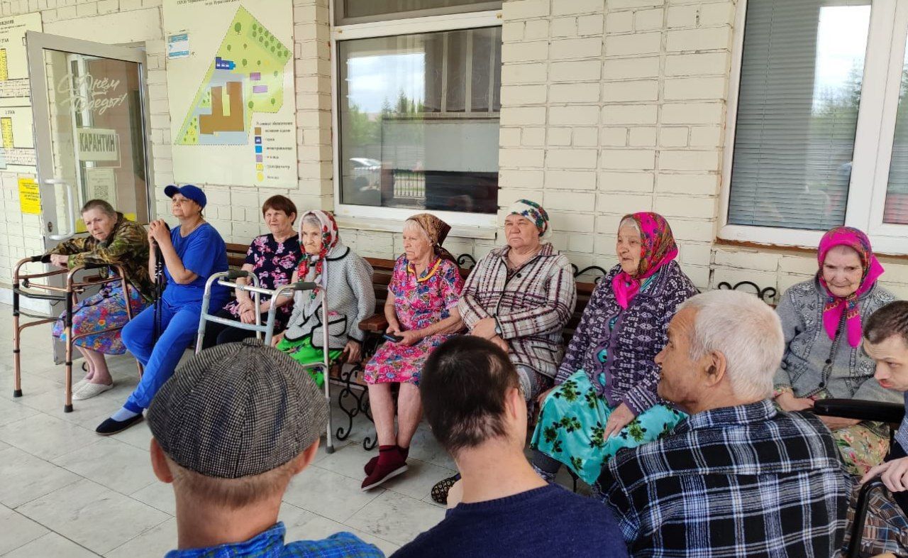 День русского языка: праздник слова и культуры в Нурлатском доме престарелых
