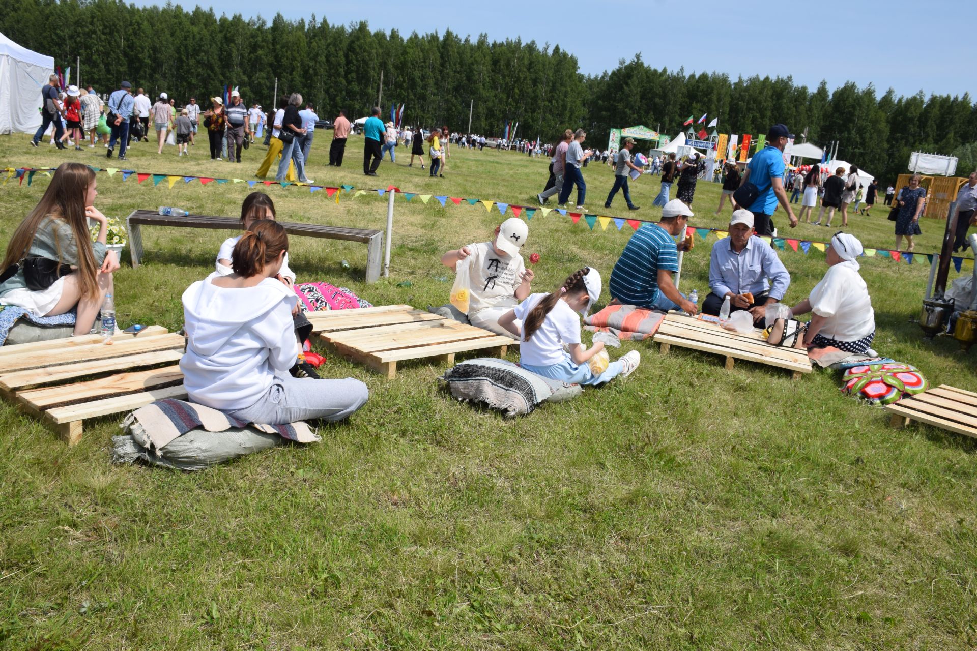Захит Зядитов из Нового Иглайкина покорил 12-метровый шест на Сабантуе в Нурлате