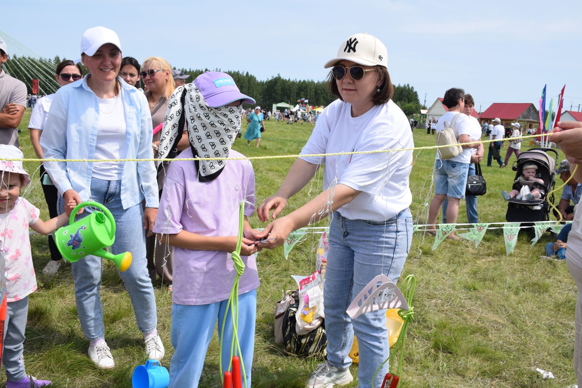 Захит Зядитов из Нового Иглайкина покорил 12-метровый шест на Сабантуе в Нурлате