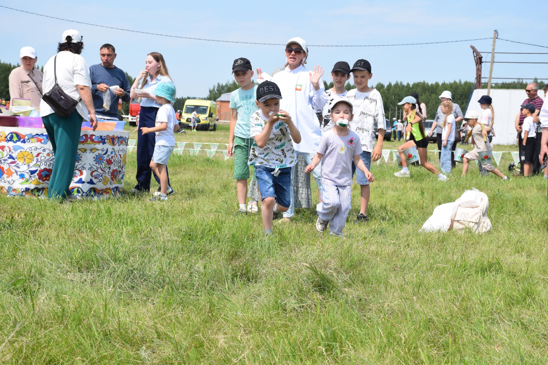 Захит Зядитов из Нового Иглайкина покорил 12-метровый шест на Сабантуе в Нурлате