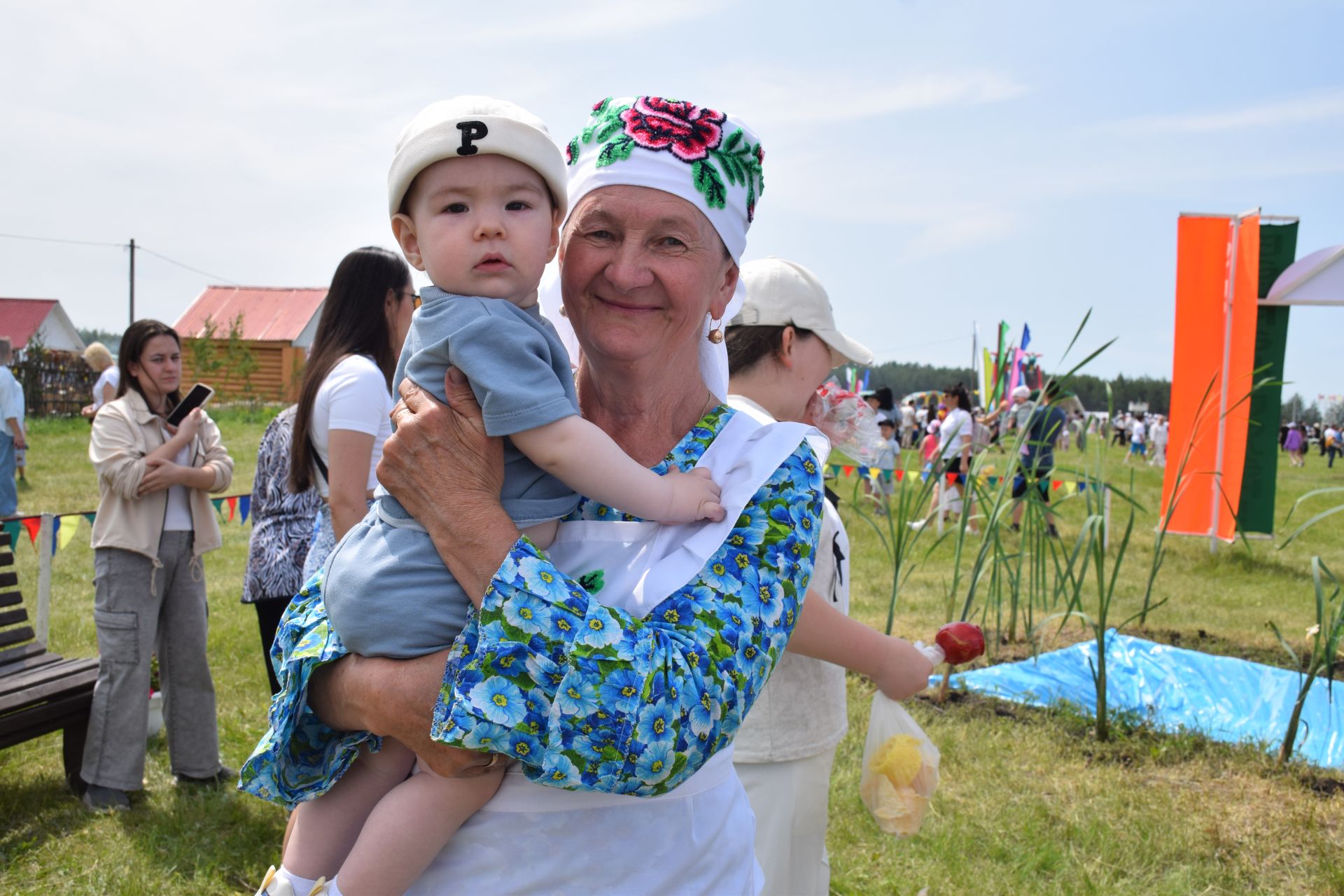 Захит Зядитов из Нового Иглайкина покорил 12-метровый шест на Сабантуе в Нурлате