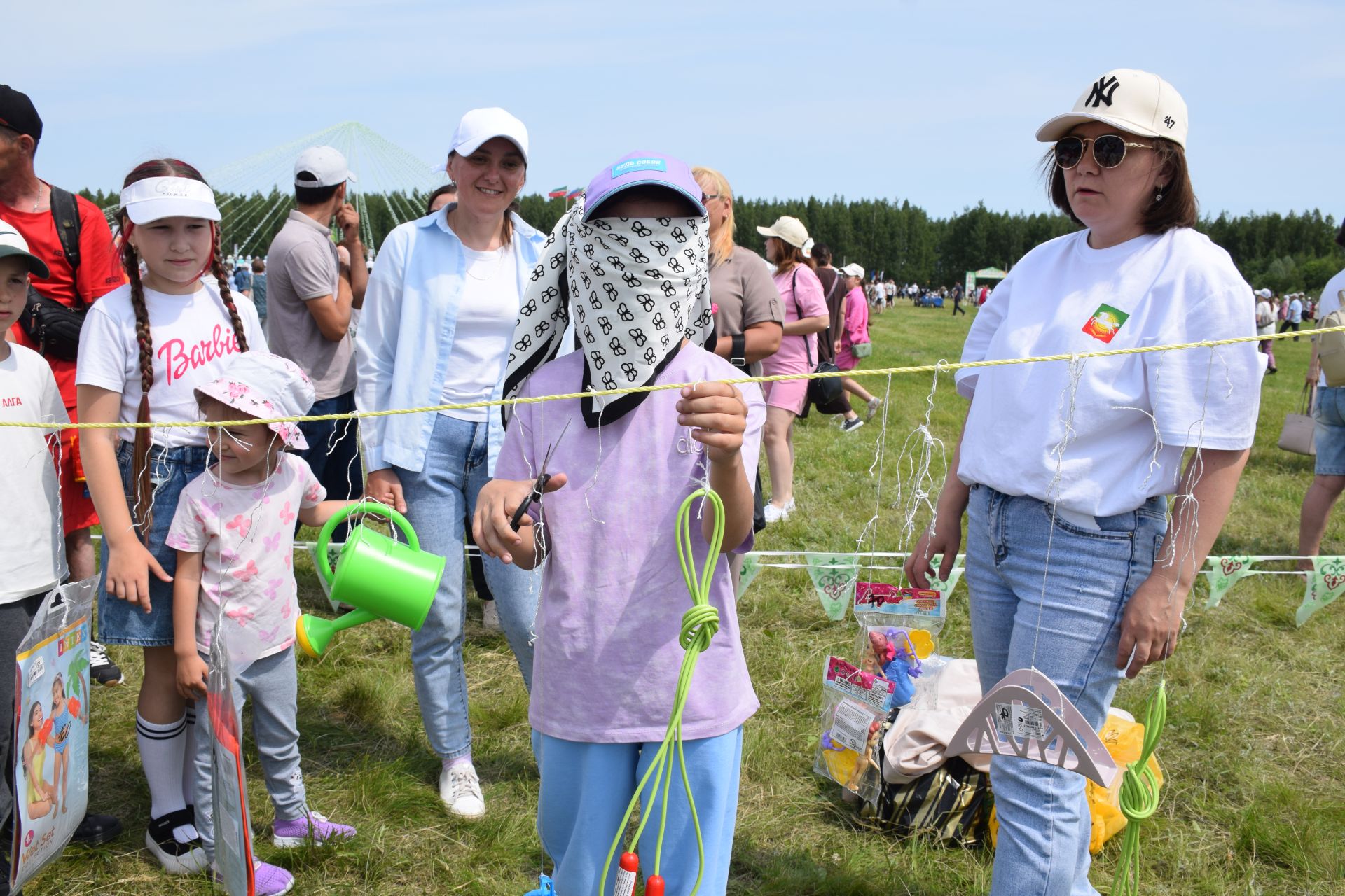 Захит Зядитов из Нового Иглайкина покорил 12-метровый шест на Сабантуе в Нурлате