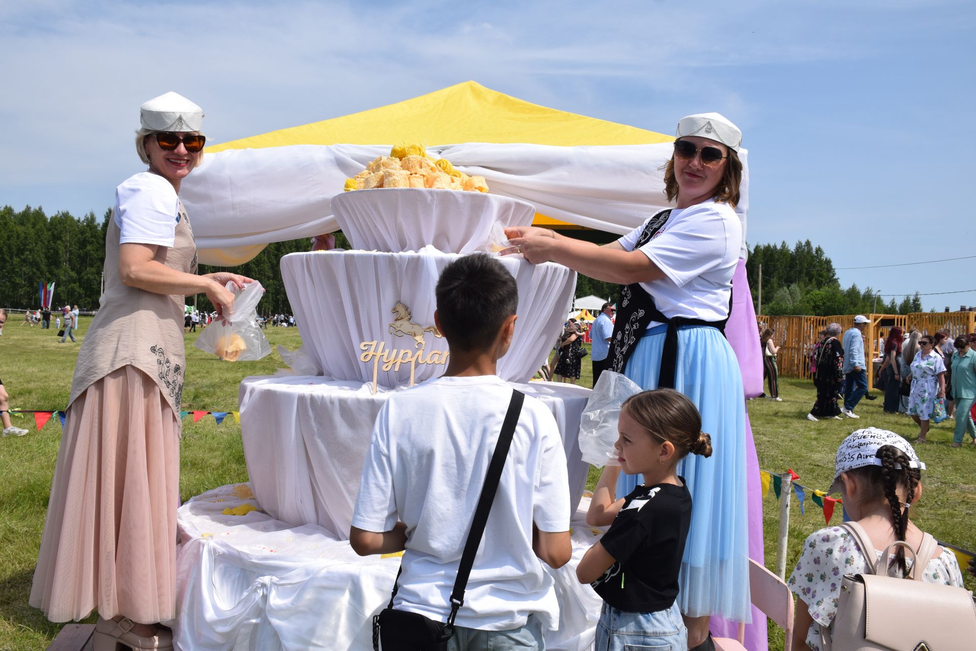 Захит Зядитов из Нового Иглайкина покорил 12-метровый шест на Сабантуе в Нурлате