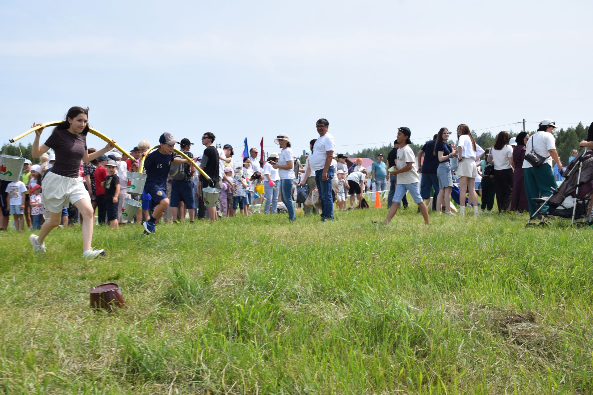 Захит Зядитов из Нового Иглайкина покорил 12-метровый шест на Сабантуе в Нурлате