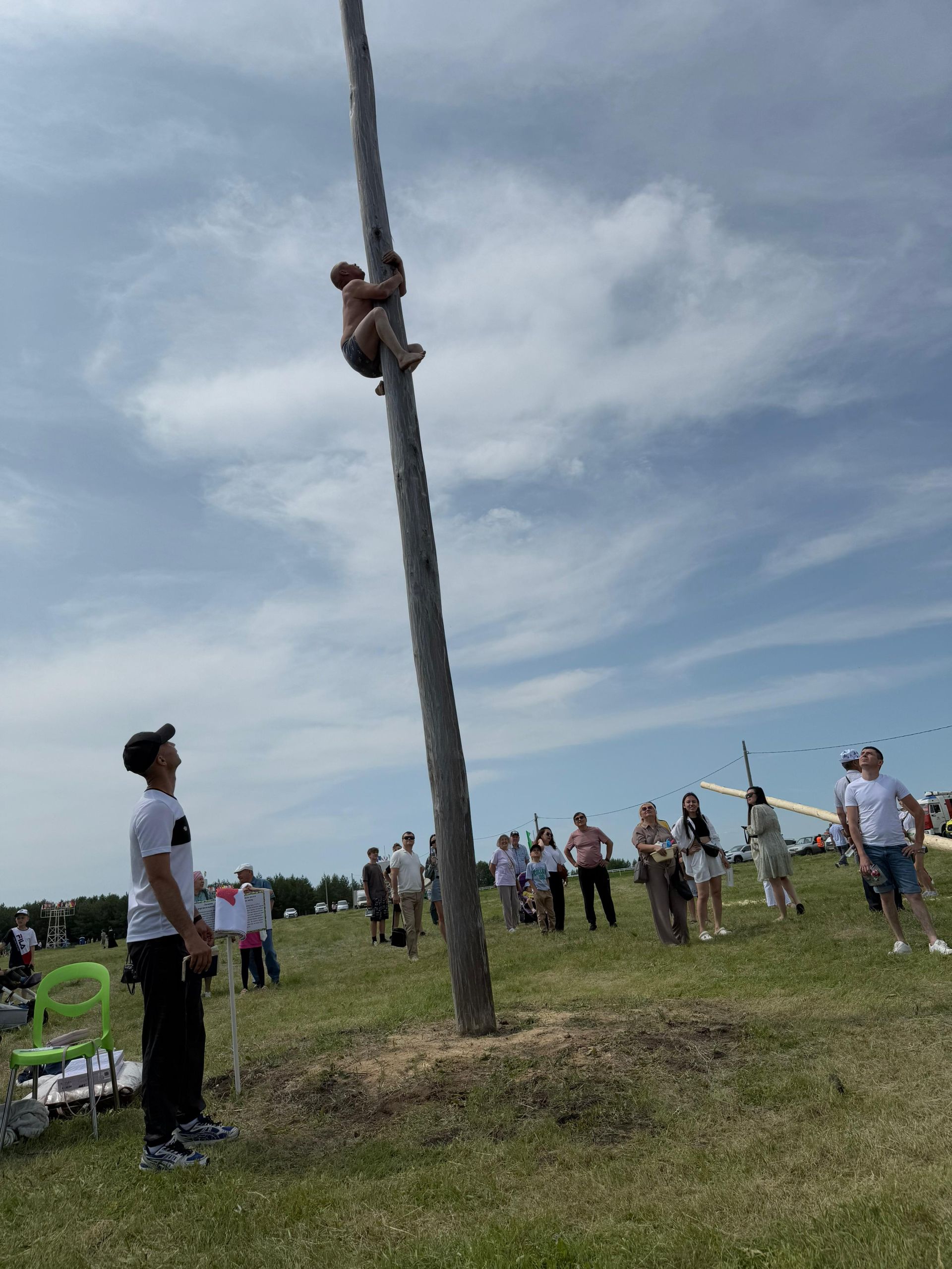 Захит Зядитов из Нового Иглайкина покорил 12-метровый шест на Сабантуе в Нурлате