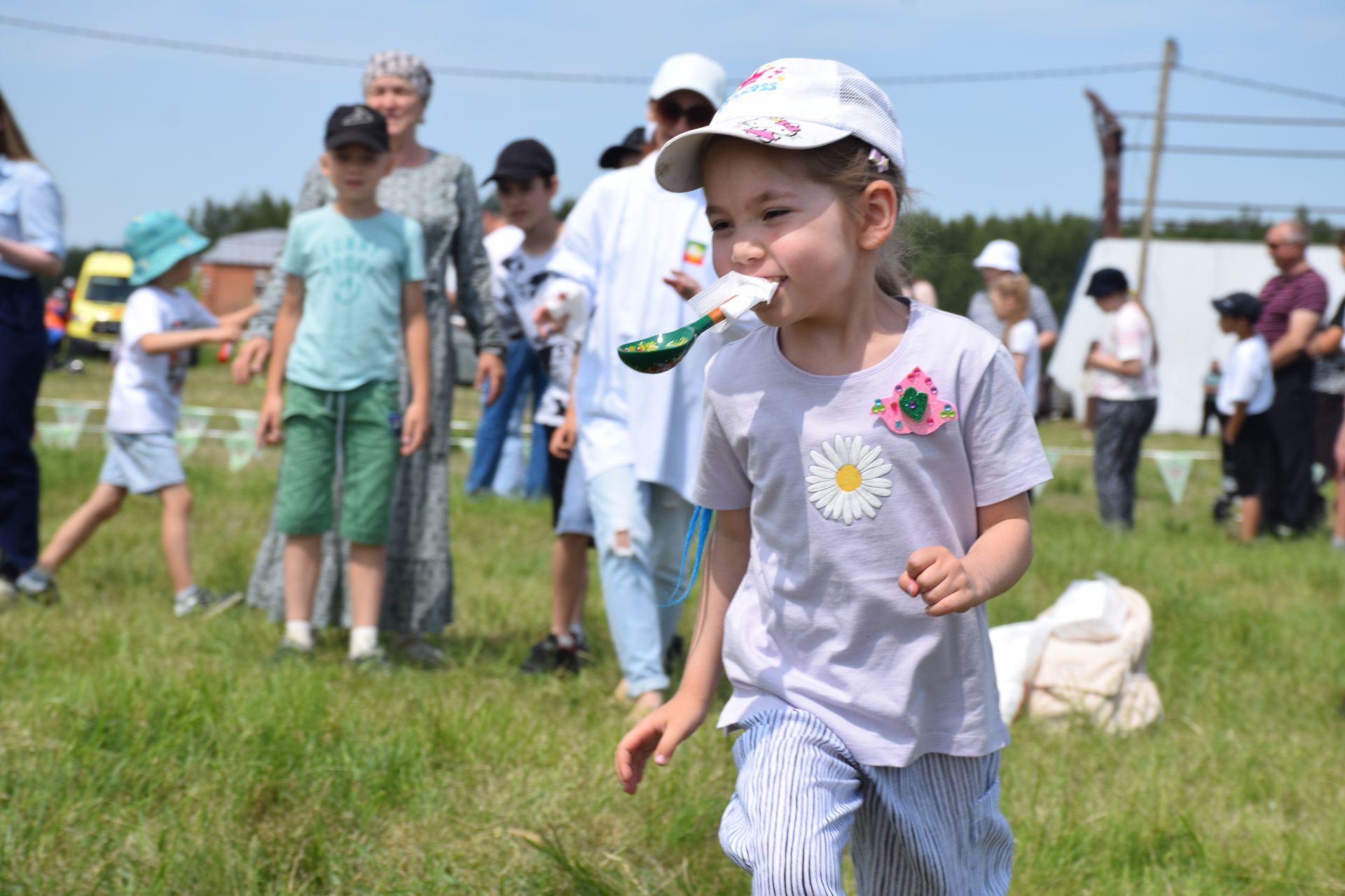 Захит Зядитов из Нового Иглайкина покорил 12-метровый шест на Сабантуе в Нурлате