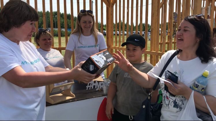 «Нурлат-информ» на Сабантуе разыграл призы среди подписчиков районной газеты