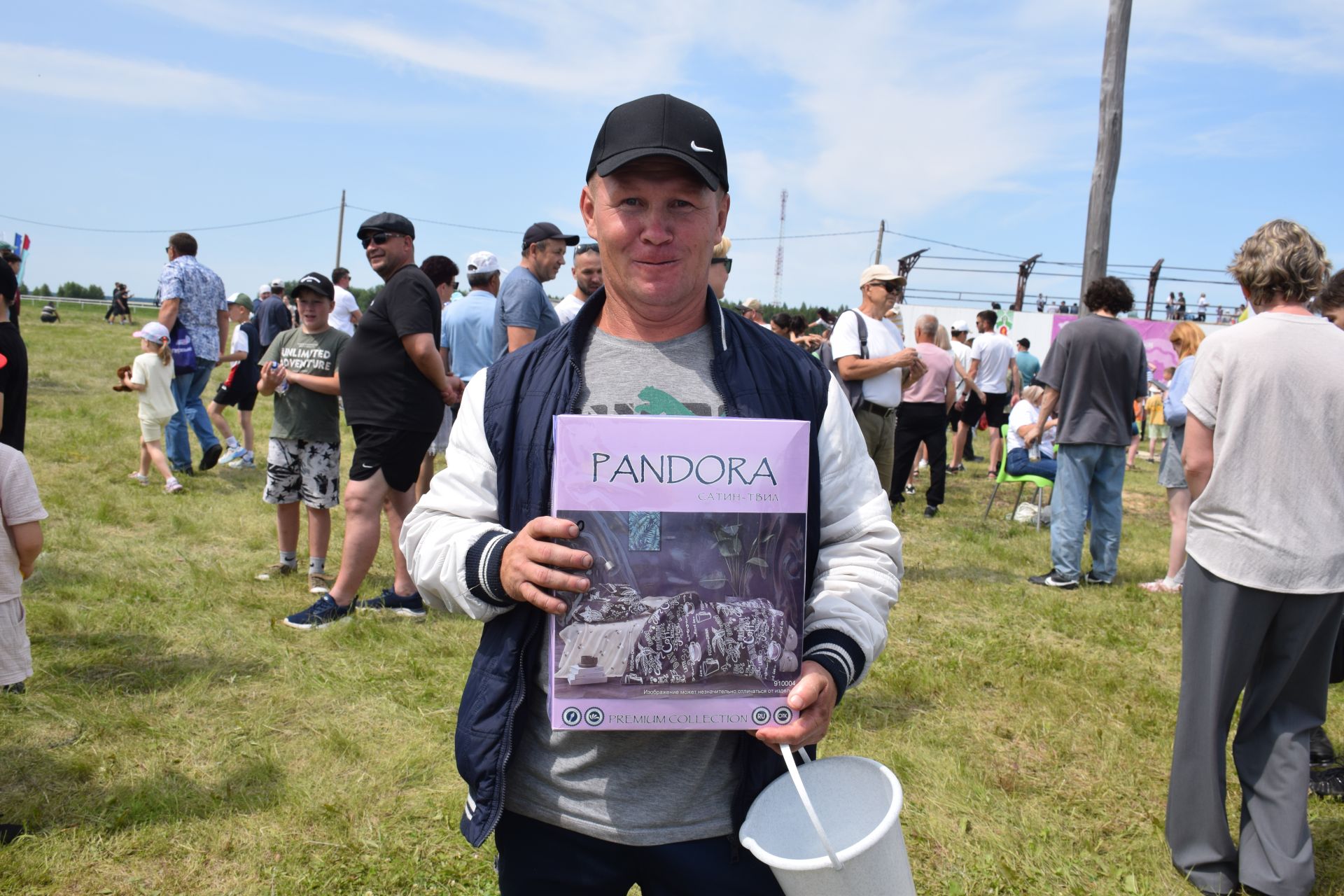 Захит Зядитов из Нового Иглайкина покорил 12-метровый шест на Сабантуе в Нурлате