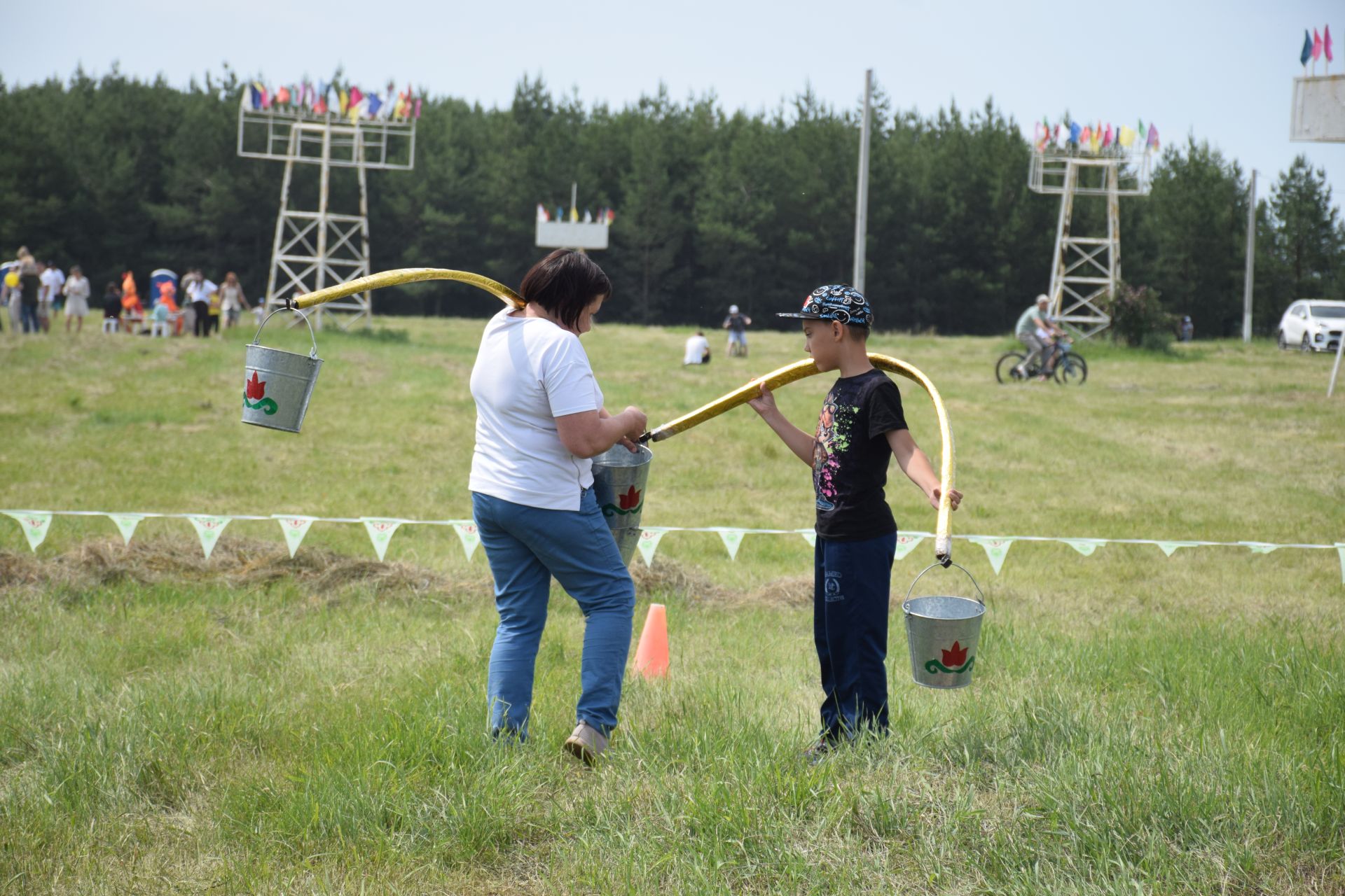 Захит Зядитов из Нового Иглайкина покорил 12-метровый шест на Сабантуе в Нурлате