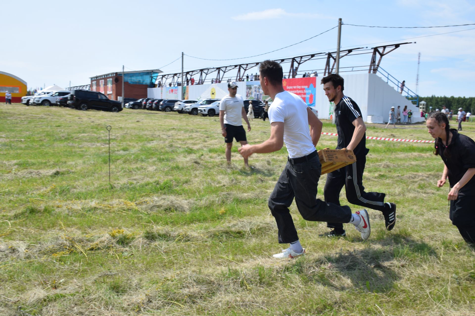 «Тропа мужества» и трофеи СВО: патриотическая площадка фонда «Все для Победы Нурлат» стала центром притяжения на Сабантуе