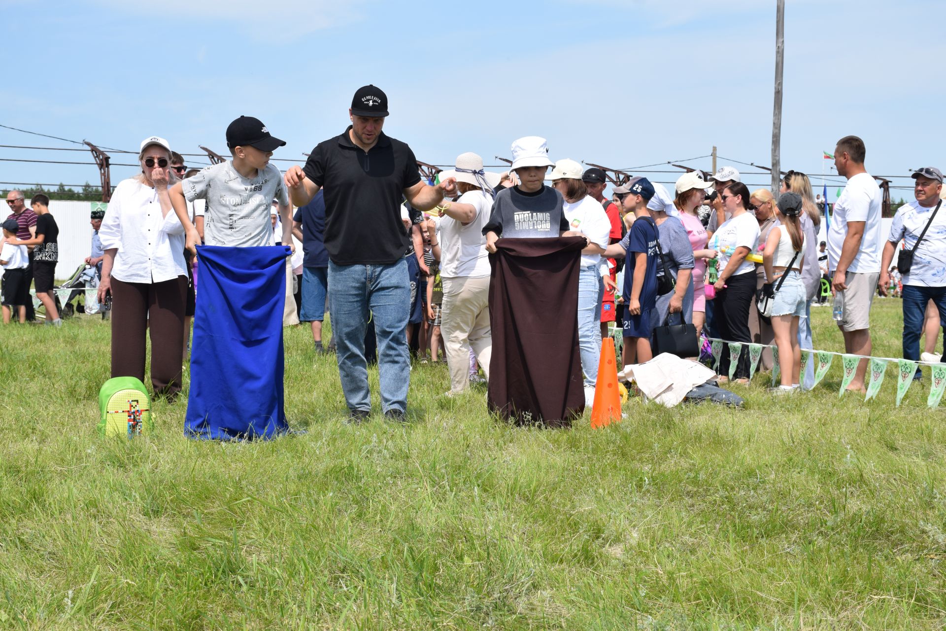 Захит Зядитов из Нового Иглайкина покорил 12-метровый шест на Сабантуе в Нурлате