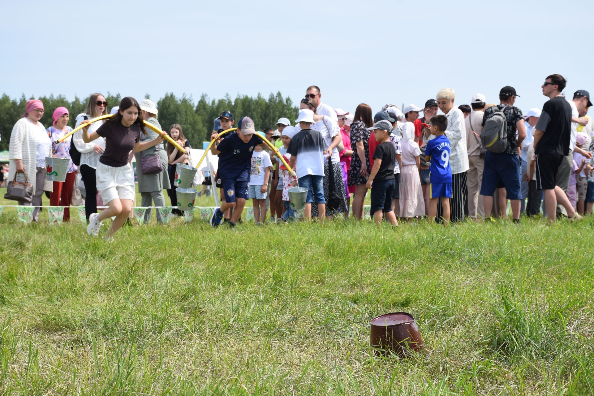 Захит Зядитов из Нового Иглайкина покорил 12-метровый шест на Сабантуе в Нурлате