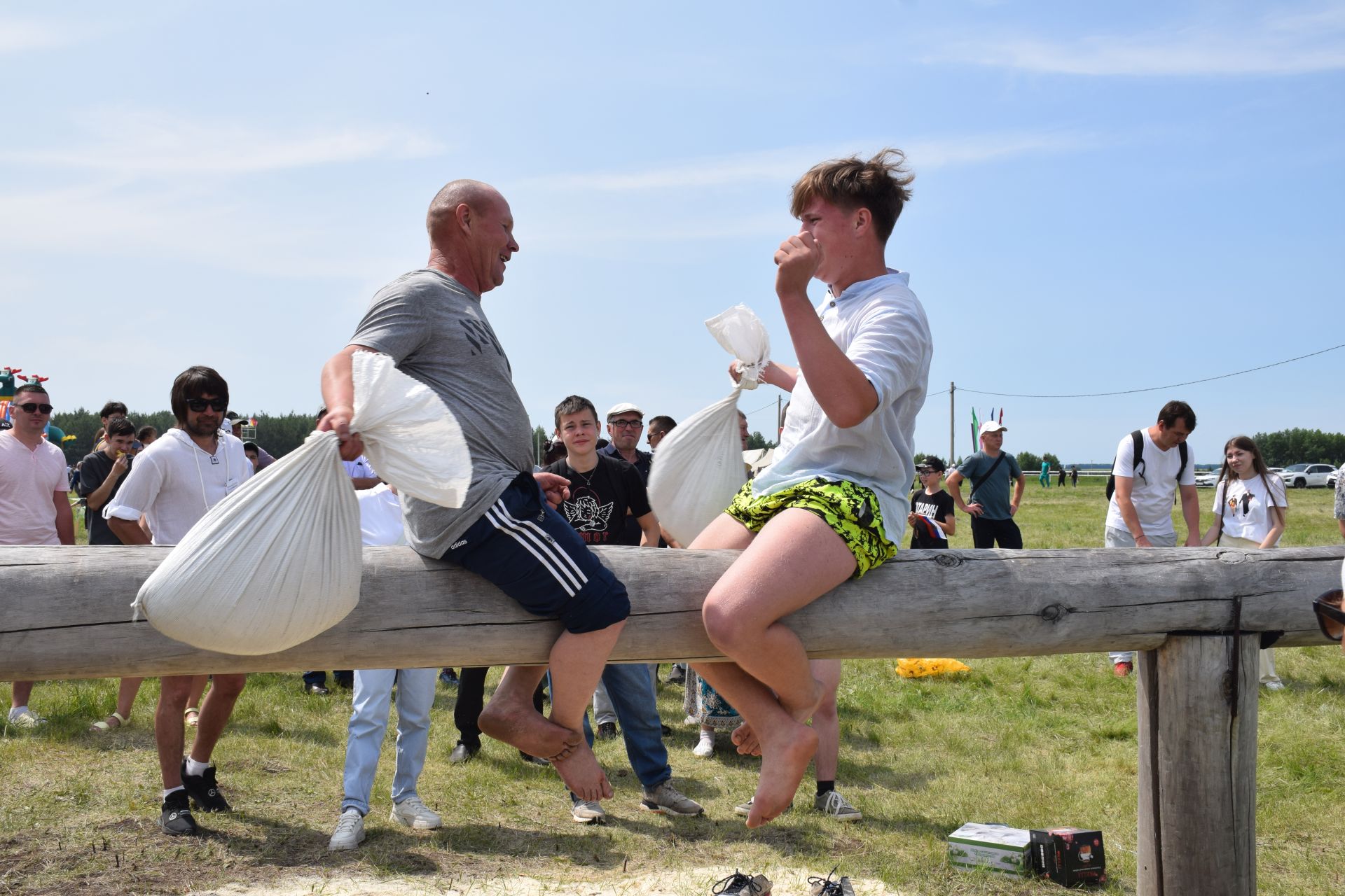 Захит Зядитов из Нового Иглайкина покорил 12-метровый шест на Сабантуе в Нурлате