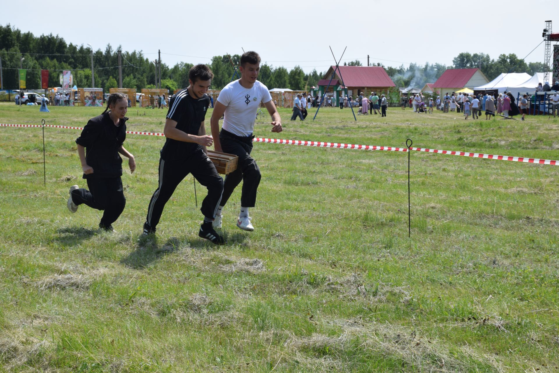 «Тропа мужества» и трофеи СВО: патриотическая площадка фонда «Все для Победы Нурлат» стала центром притяжения на Сабантуе