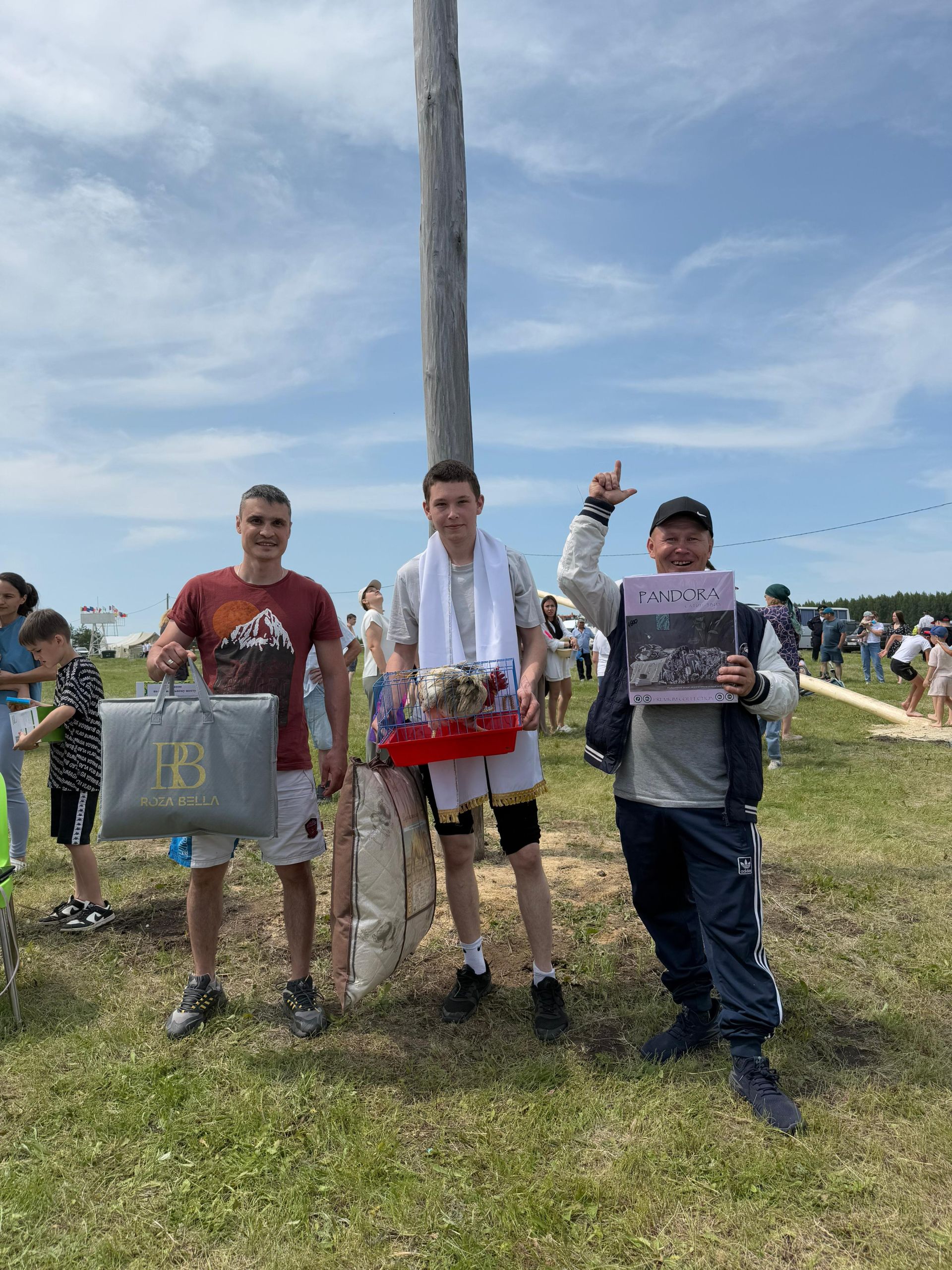 Захит Зядитов из Нового Иглайкина покорил 12-метровый шест на Сабантуе в Нурлате