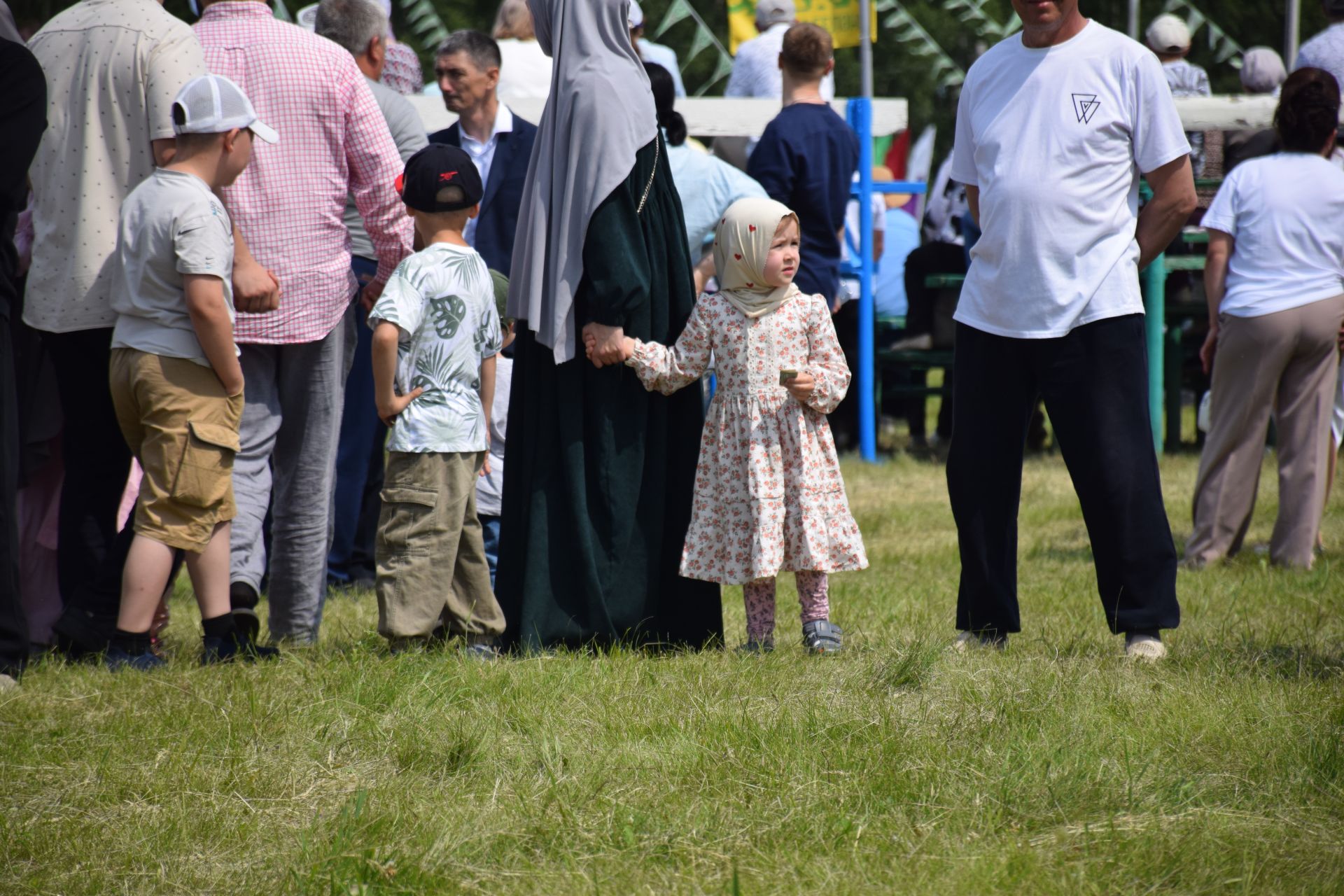 Захит Зядитов из Нового Иглайкина покорил 12-метровый шест на Сабантуе в Нурлате