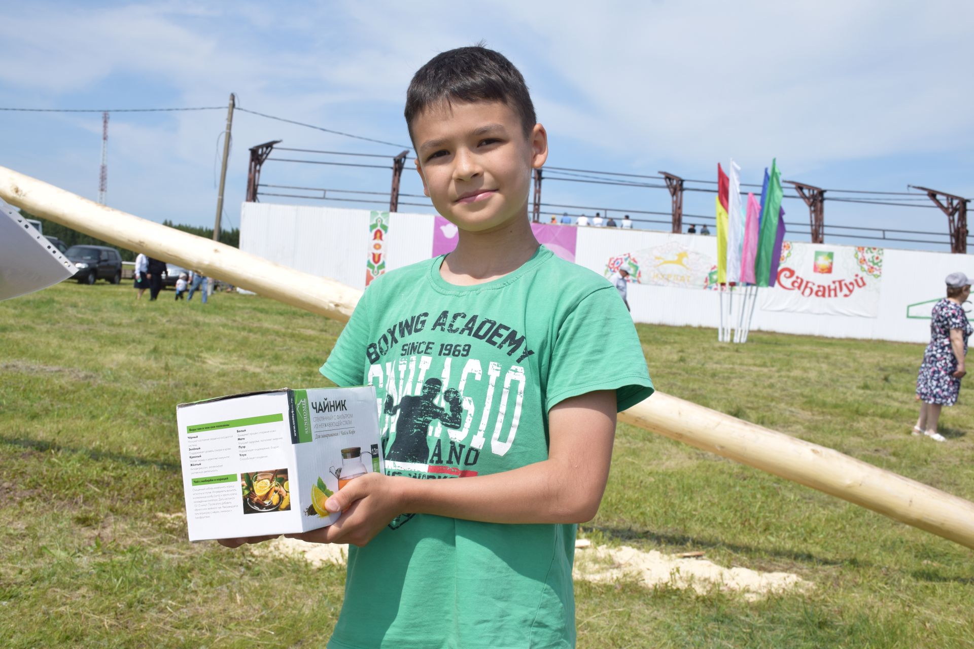 Захит Зядитов из Нового Иглайкина покорил 12-метровый шест на Сабантуе в Нурлате